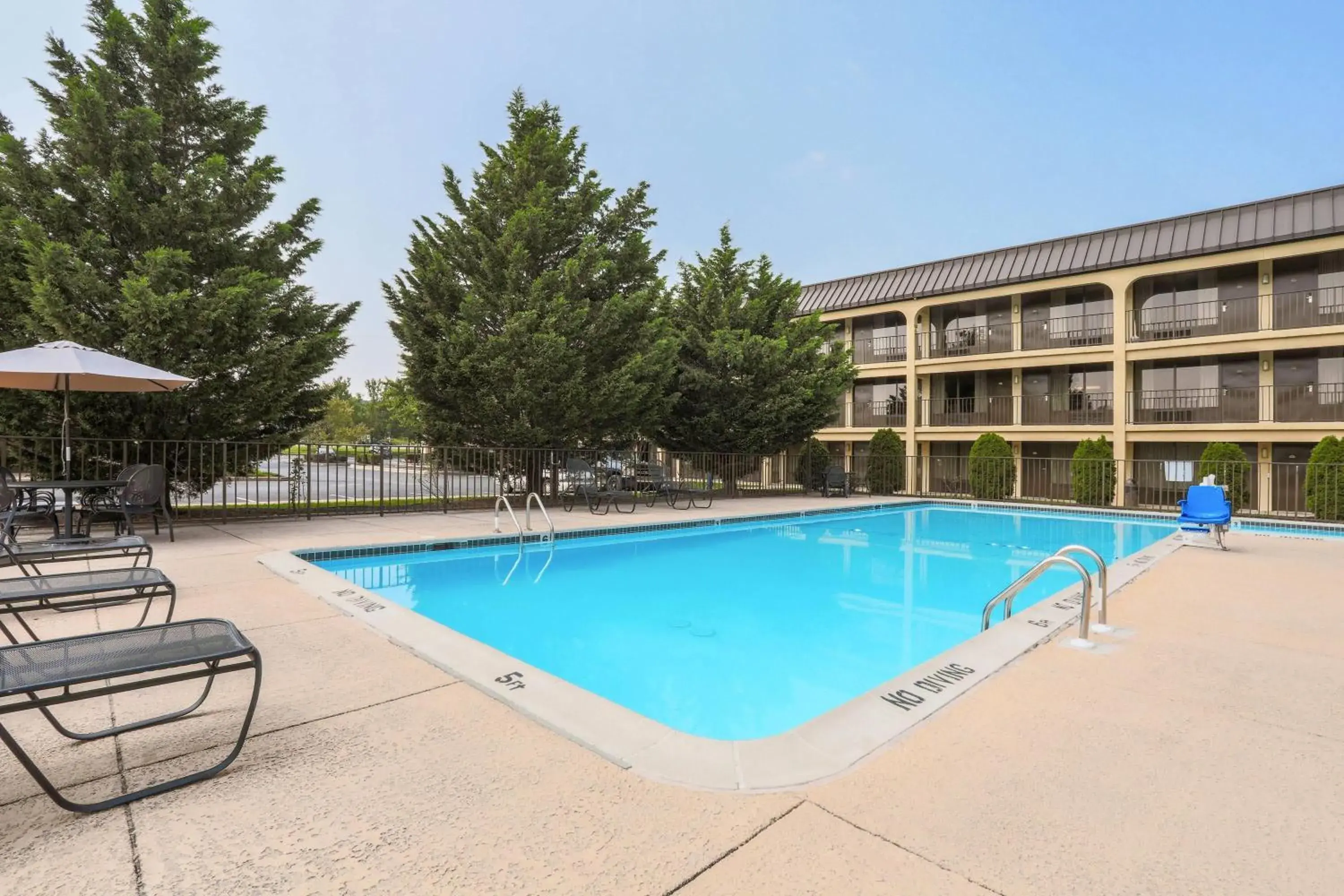 Pool view in Days Inn by Wyndham Newark Wilmington Pool view in Days Inn by Wyndham Newark Wilmington