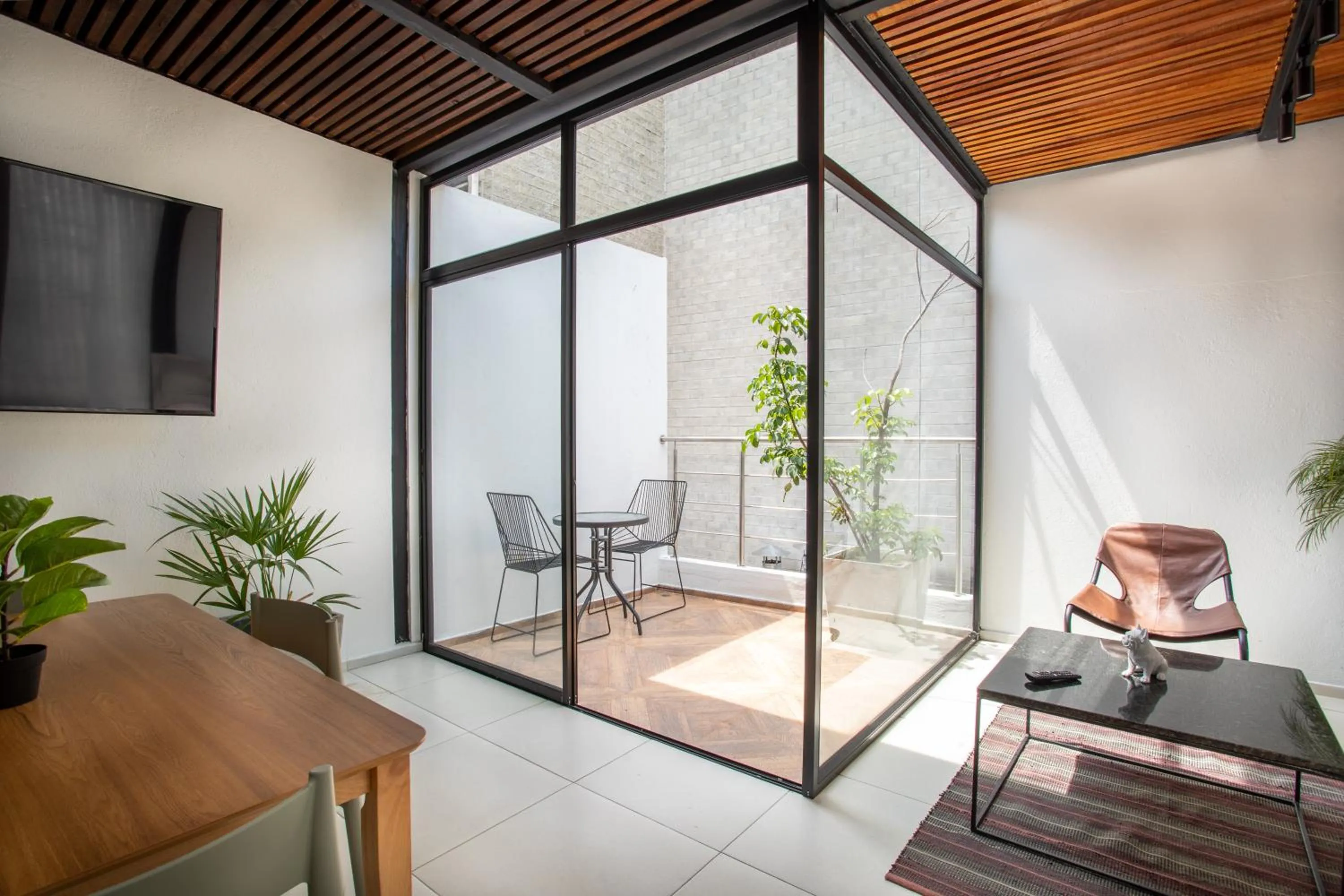 Seating area in Soy Local Primavera