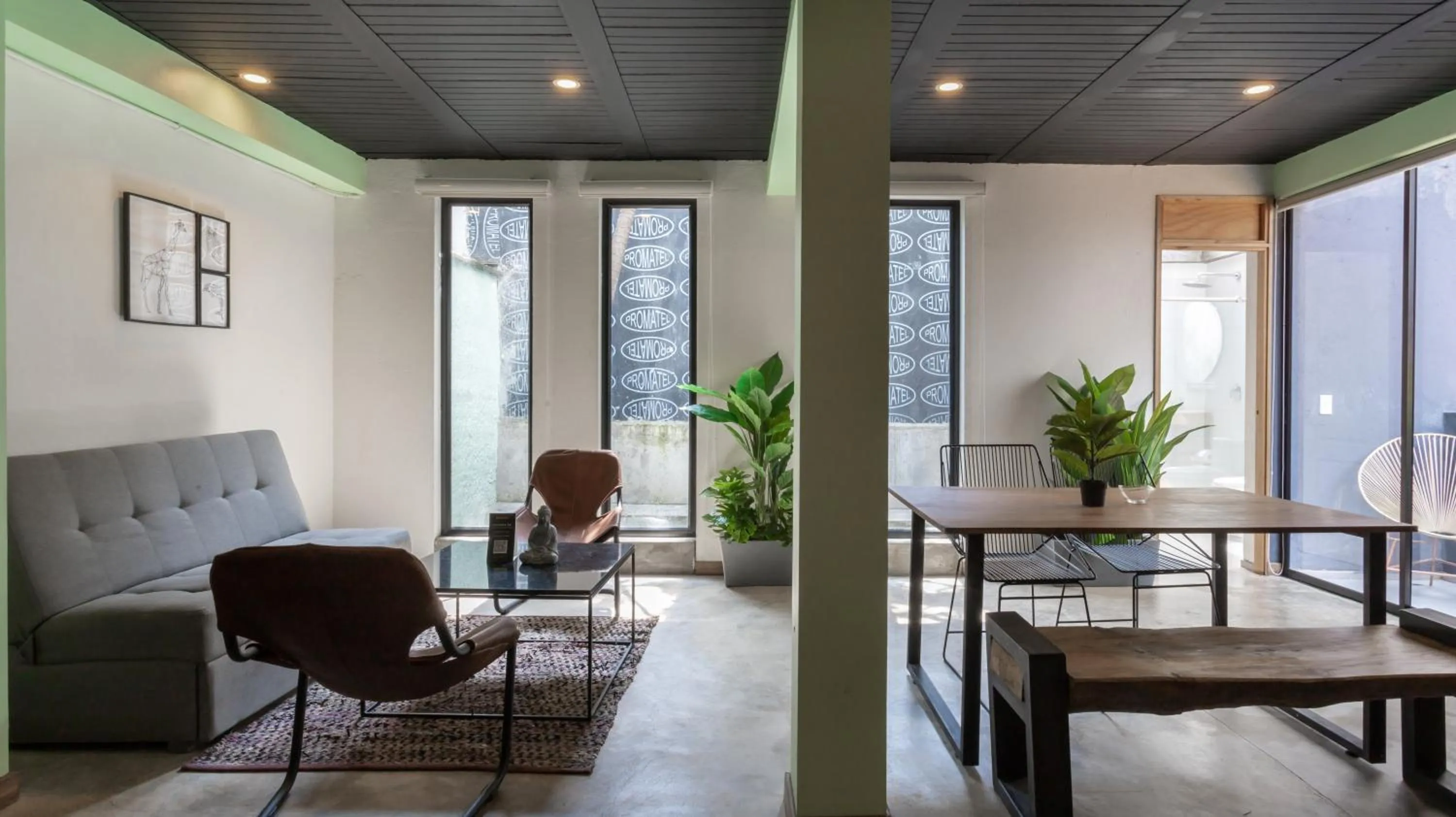 Seating area in Soy Local Primavera