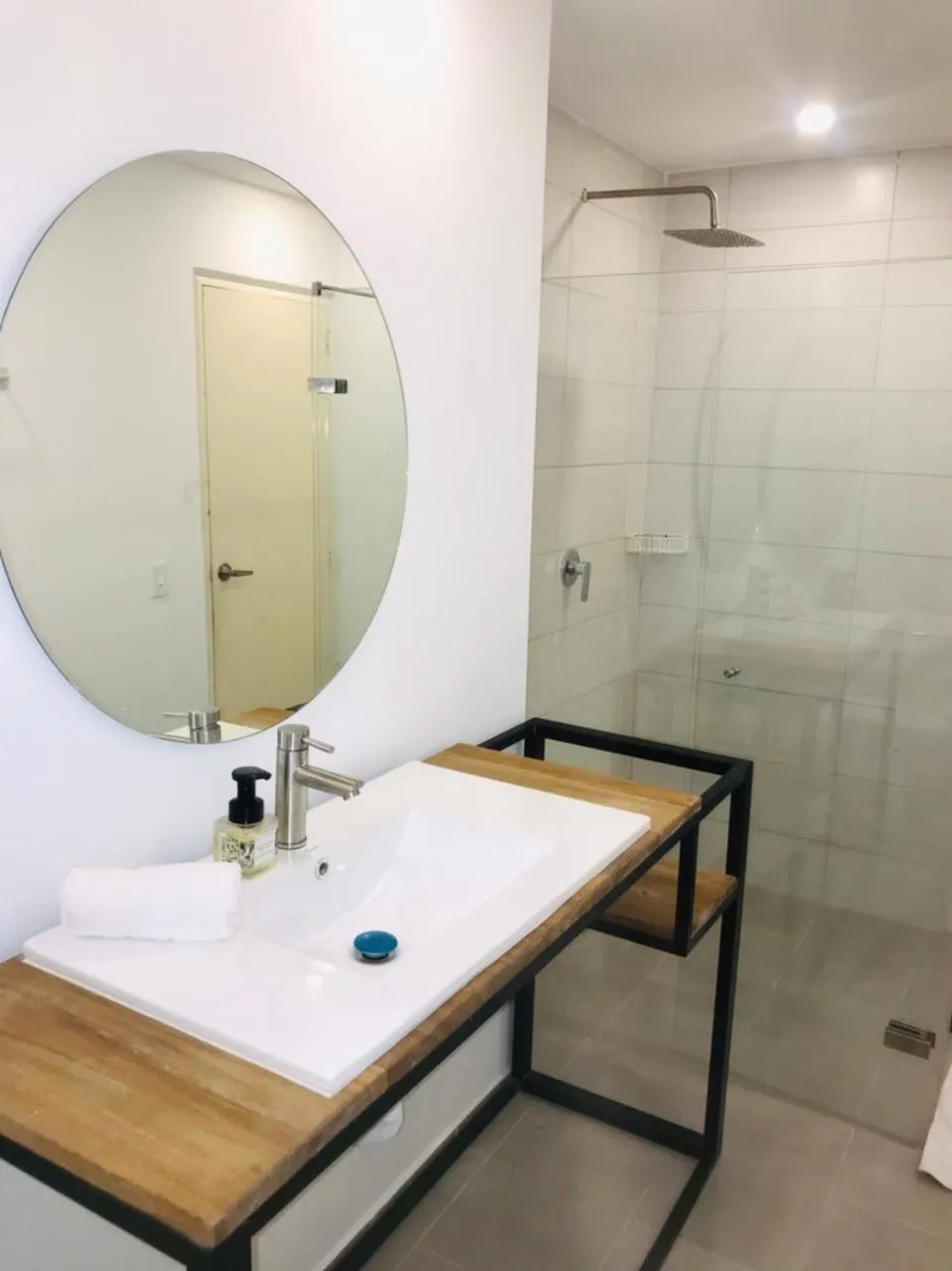 Shower in Soy Local Primavera