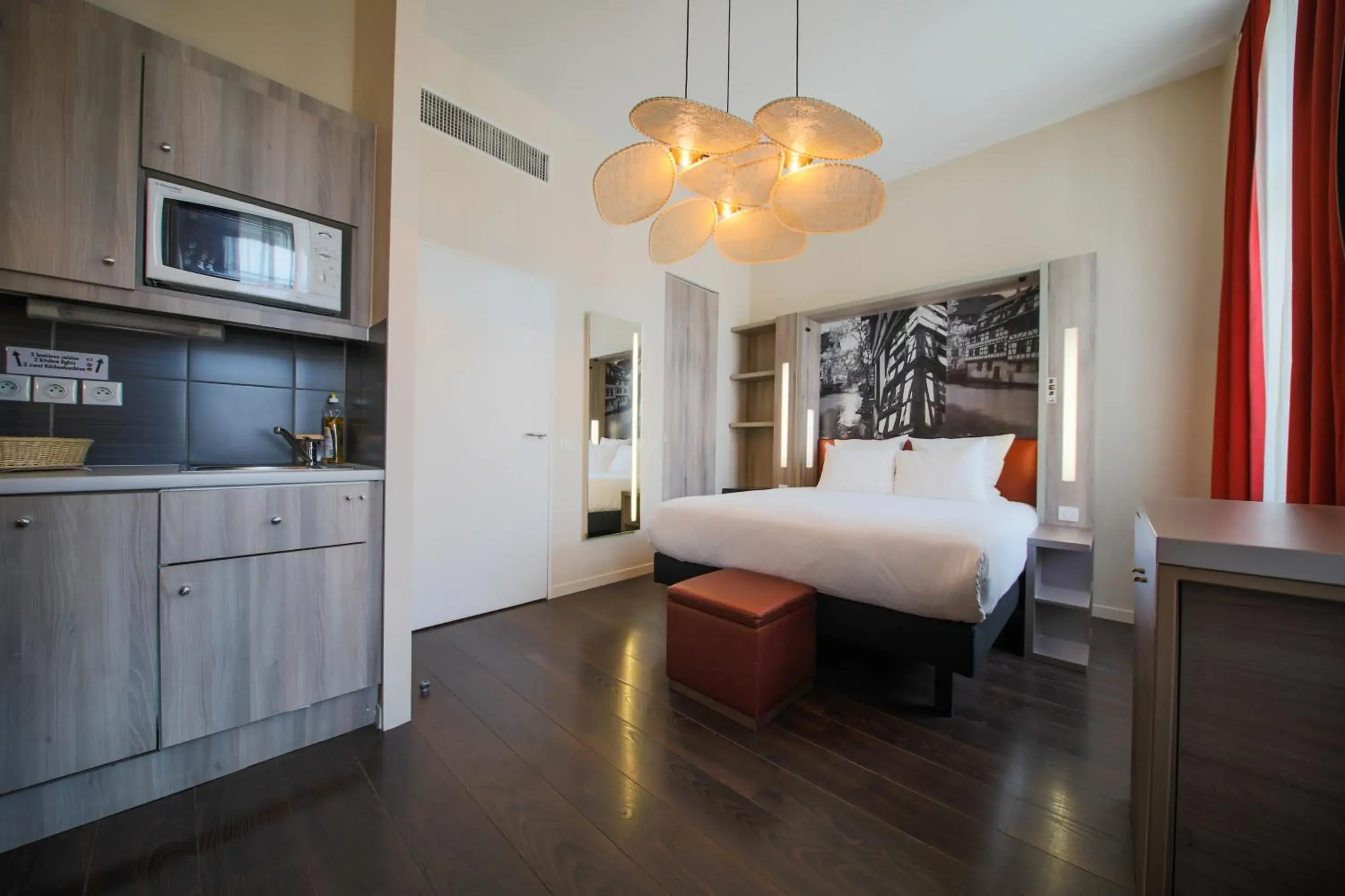 Bed in Aparthotel Adagio Strasbourg Place Kleber Bed in Aparthotel Adagio Strasbourg Place Kleber