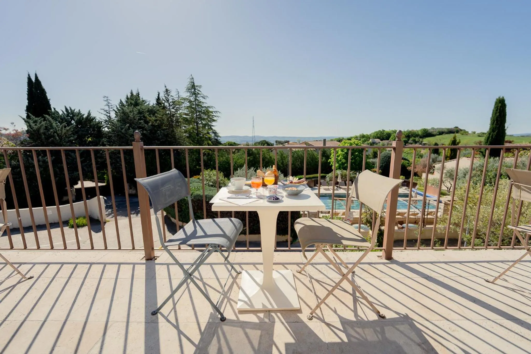 Breakfast in Hôtel Le Pré Saint Michel