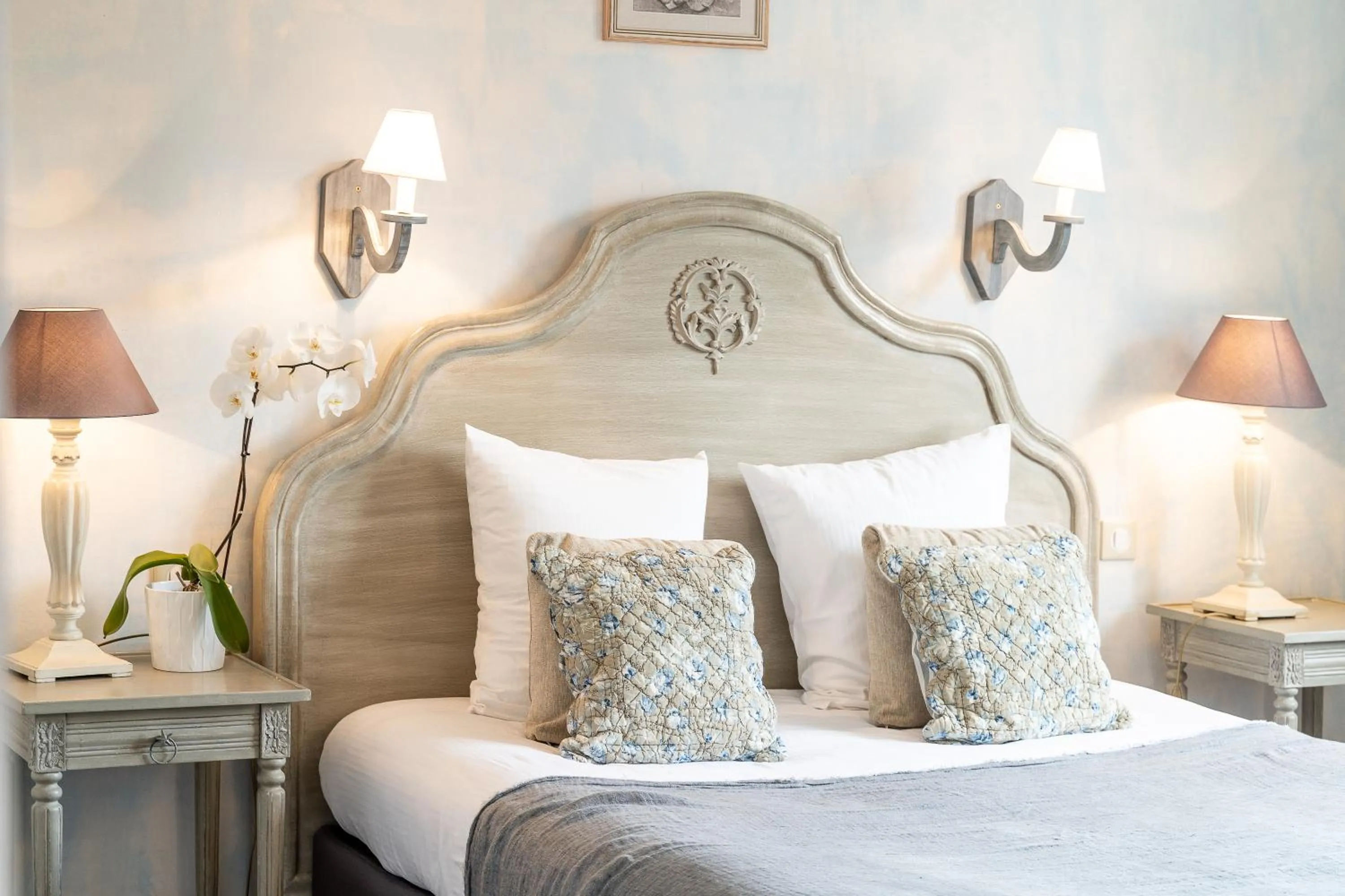 Photo of the whole room, Bed in Hôtel Le Pré Saint Michel