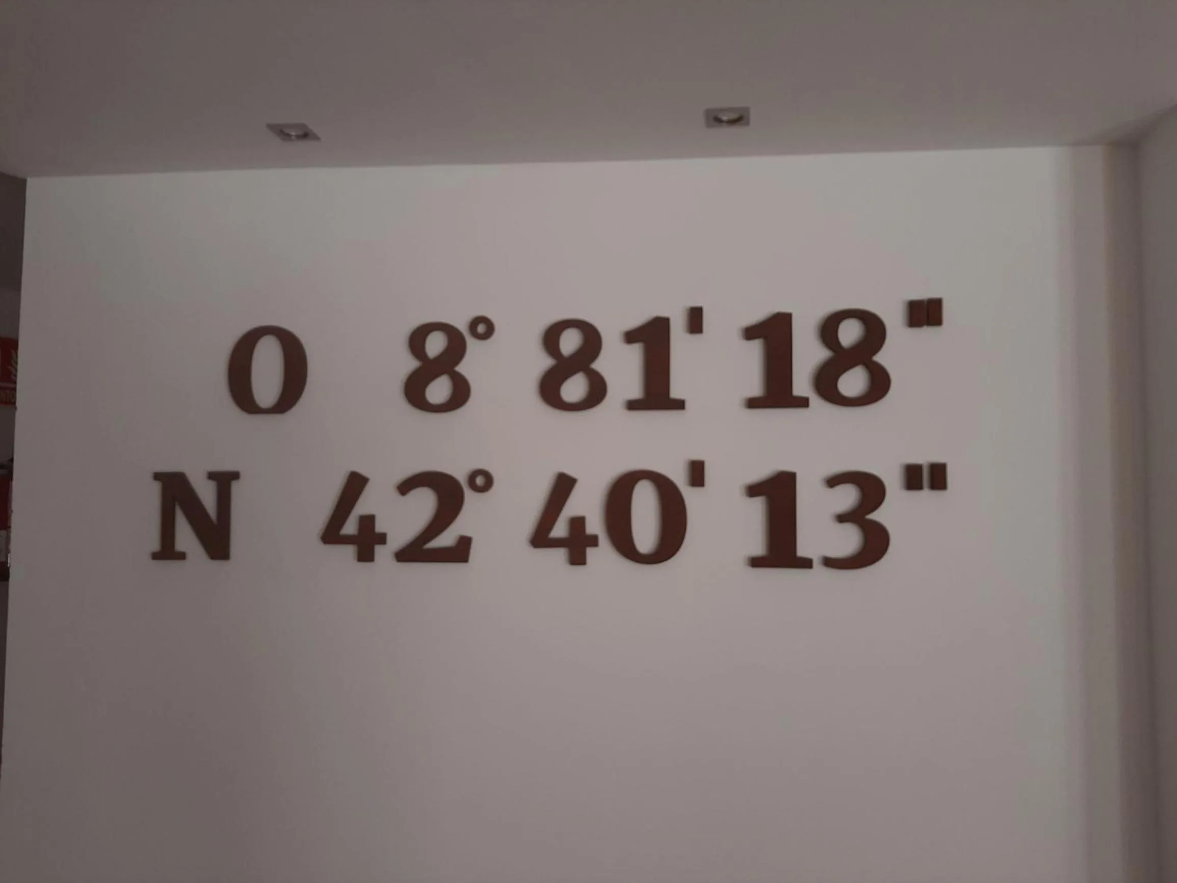 Text overlay in Hotel Marycielo