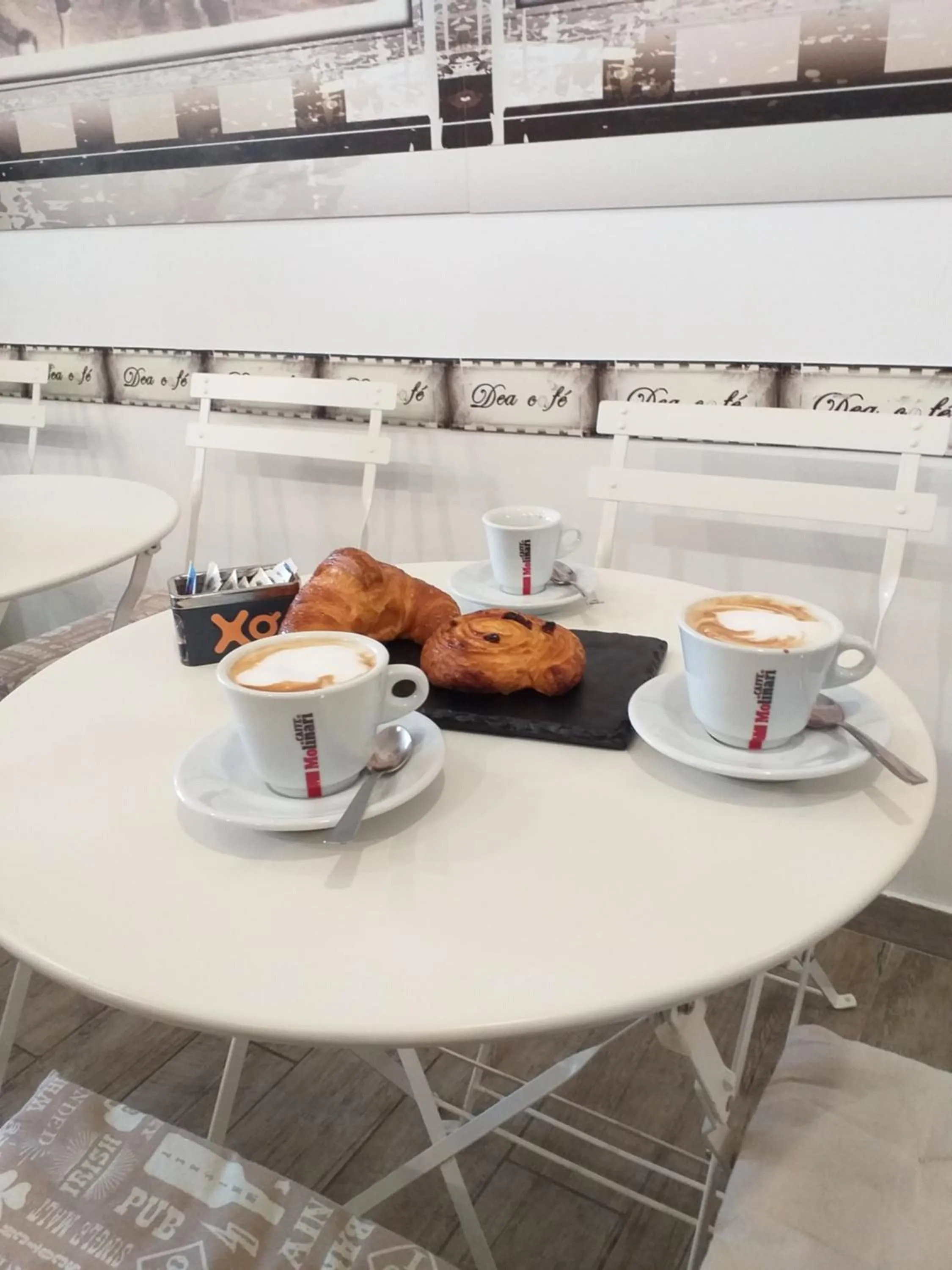 Food and drinks in B&B Acquamarina