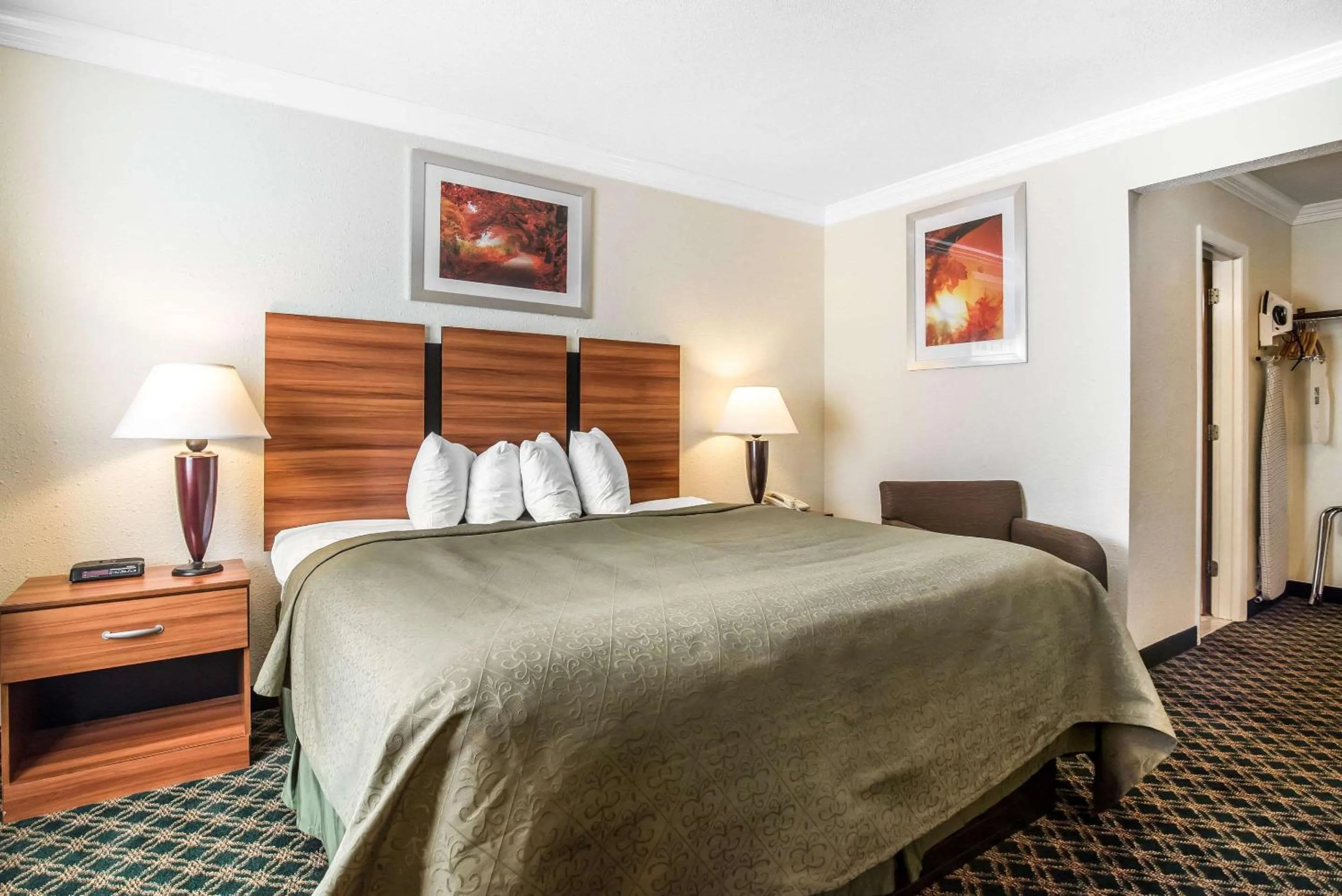 Photo of the whole room, Bed in Quality Inn Rutland