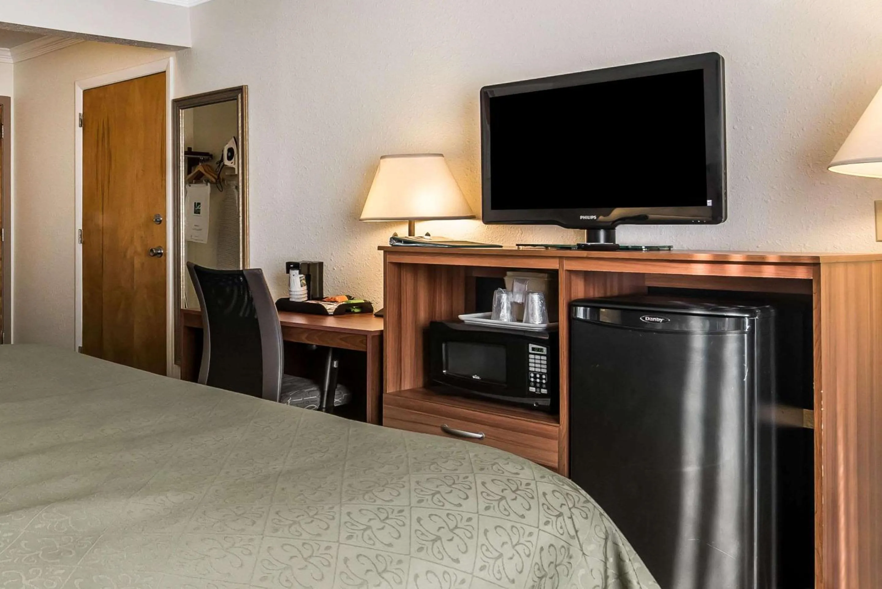 Photo of the whole room, Bed in Quality Inn Rutland