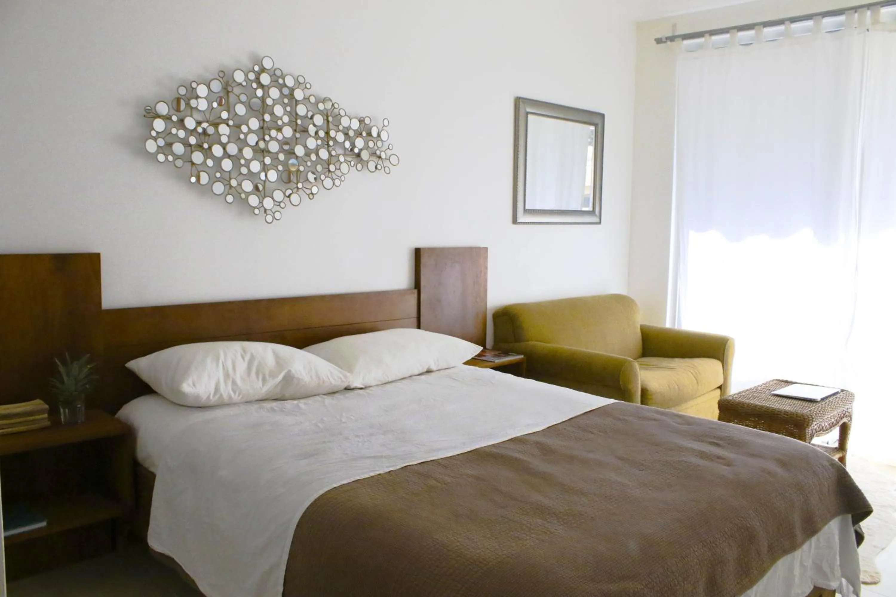 Bedroom, Bed in Ride On! Surf Hotel