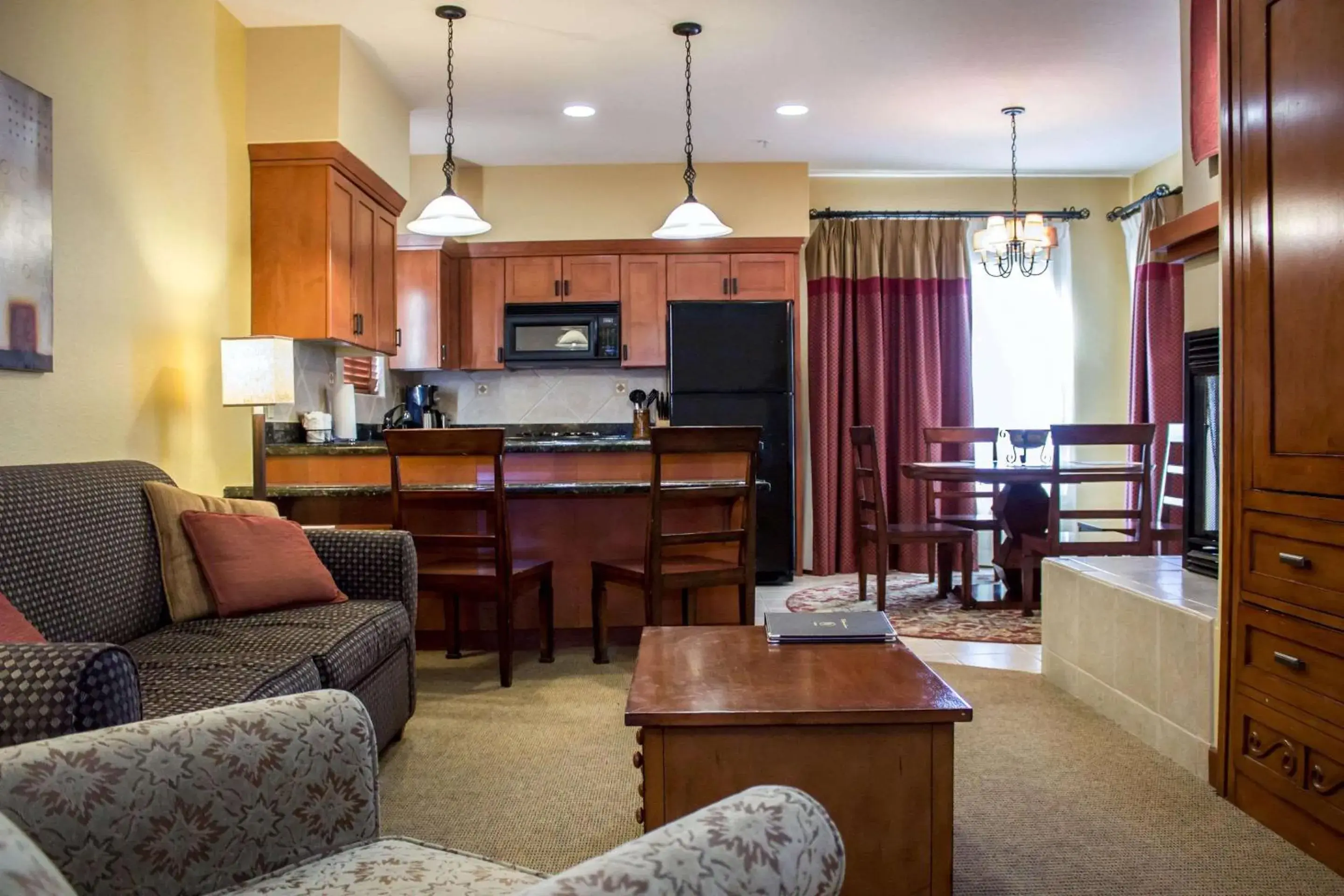 Bedroom, Kitchen/Kitchenette in Bluegreen Vacations Cibola Vista Resort & Spa, An Ascend Resort