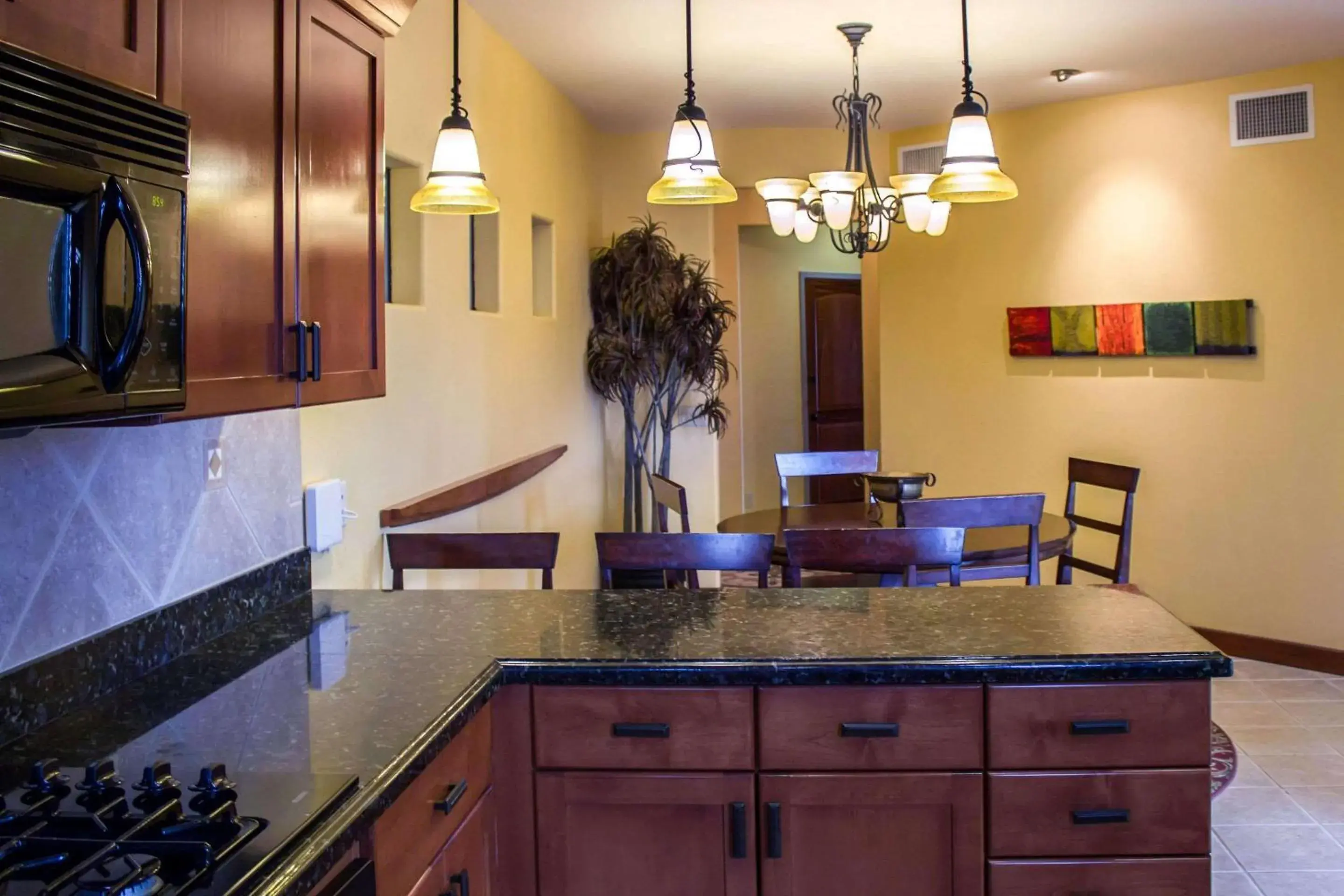 Bedroom, Kitchen/Kitchenette in Bluegreen Vacations Cibola Vista Resort & Spa, An Ascend Resort