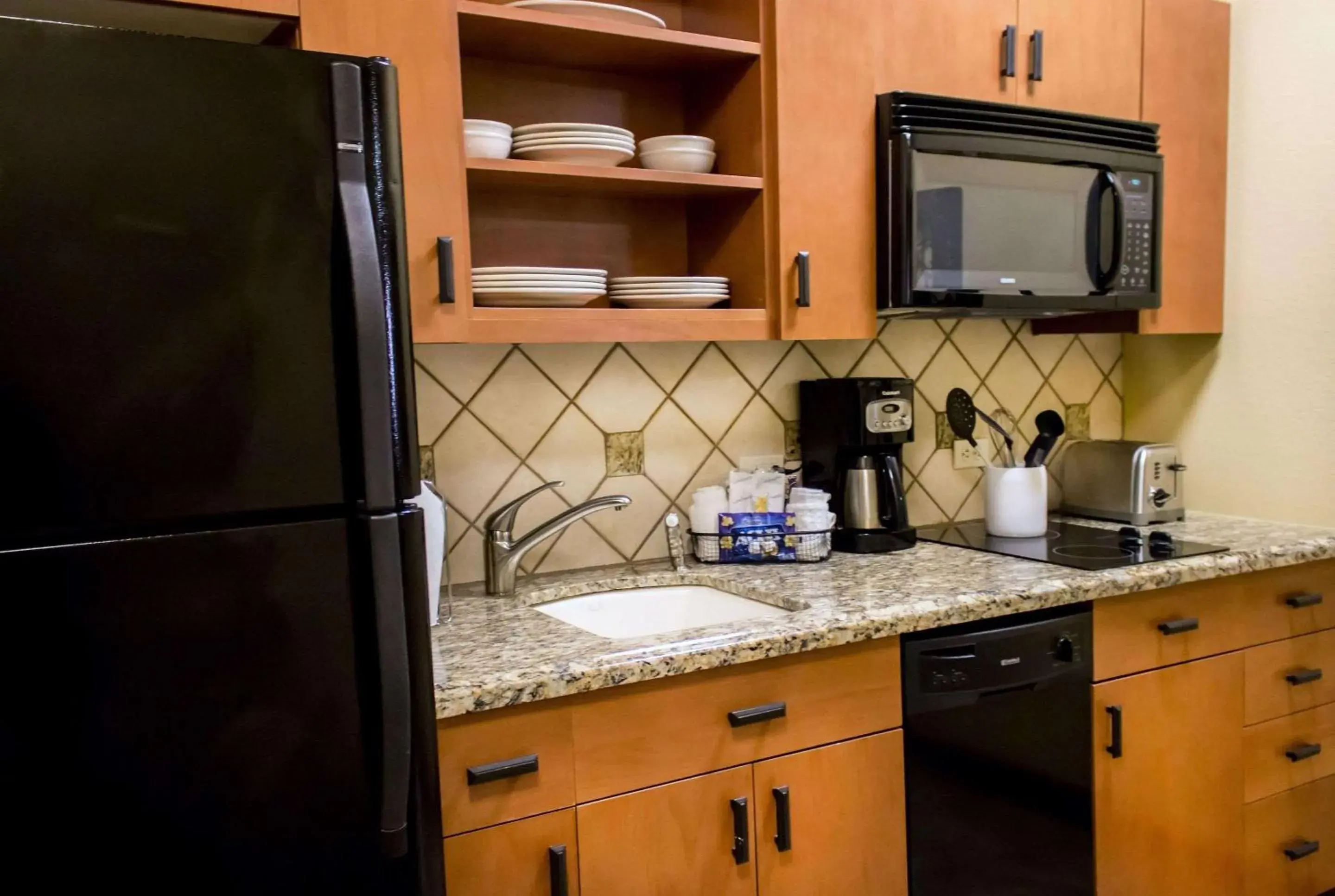 Bedroom, Kitchen/Kitchenette in Bluegreen Vacations Cibola Vista Resort & Spa, An Ascend Resort