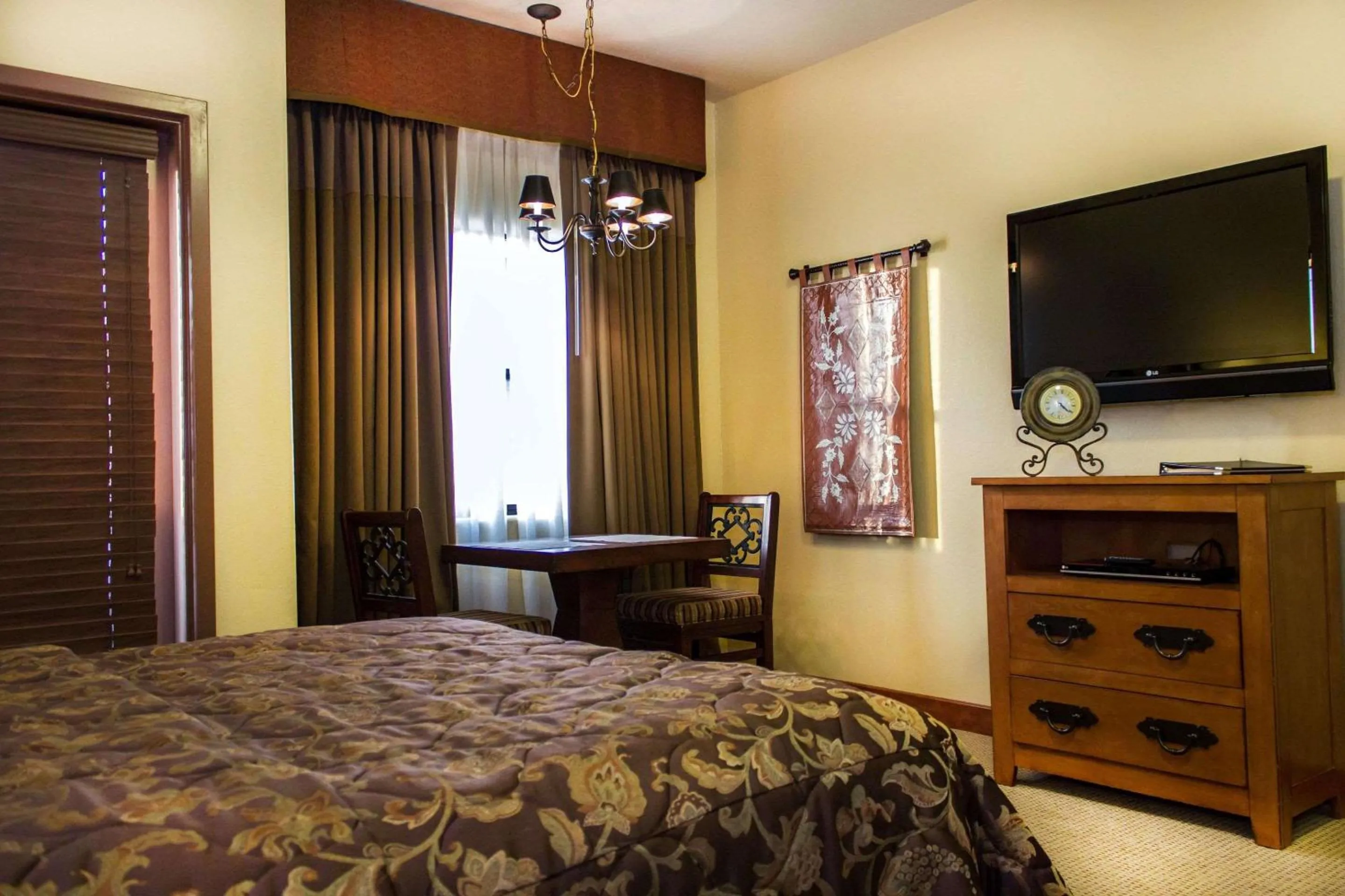 Bedroom, Bed in Bluegreen Vacations Cibola Vista Resort and Spa, an Ascend Collection Resort