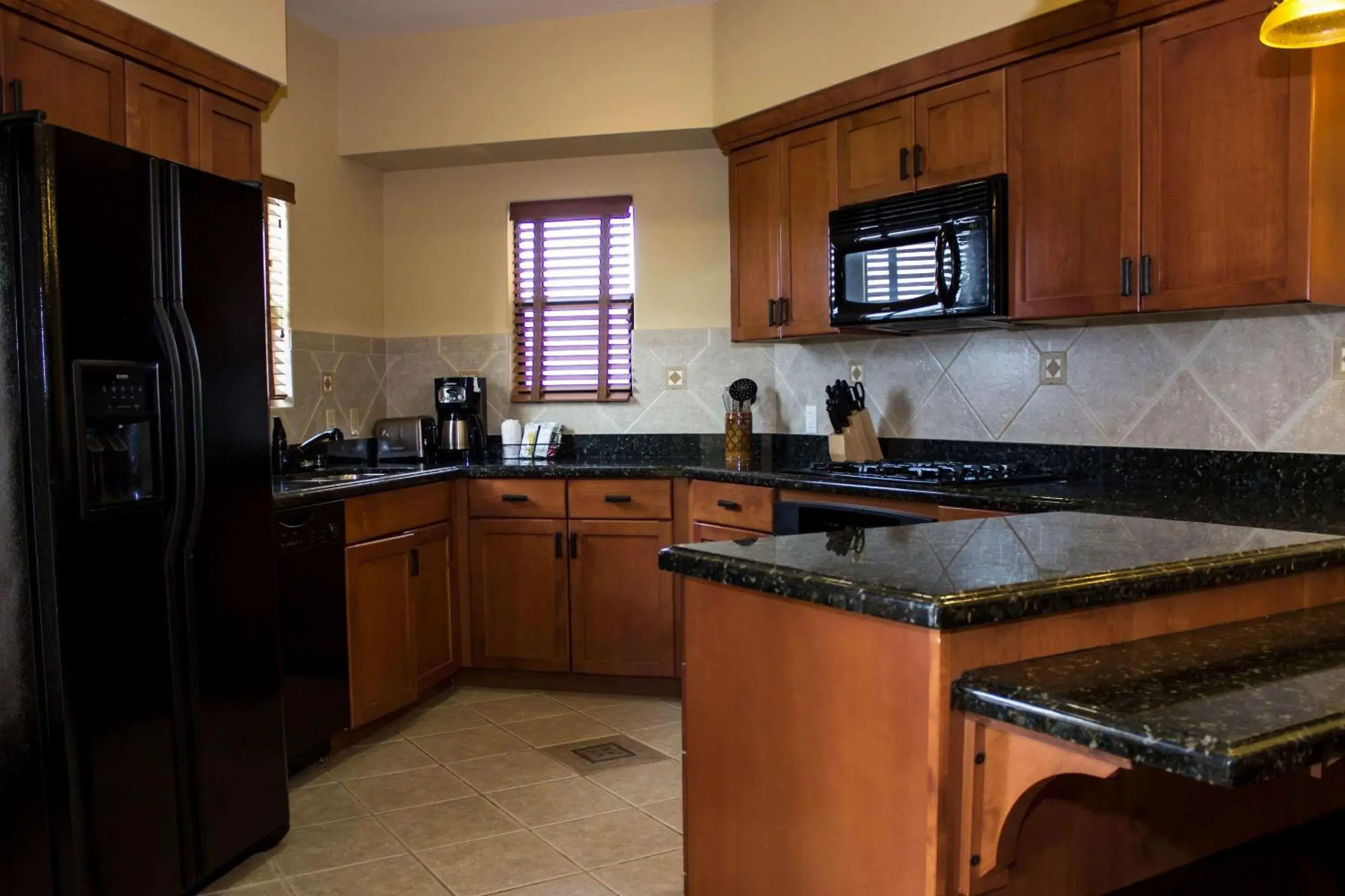 Bedroom, Kitchen/Kitchenette in Bluegreen Vacations Cibola Vista Resort & Spa, An Ascend Resort