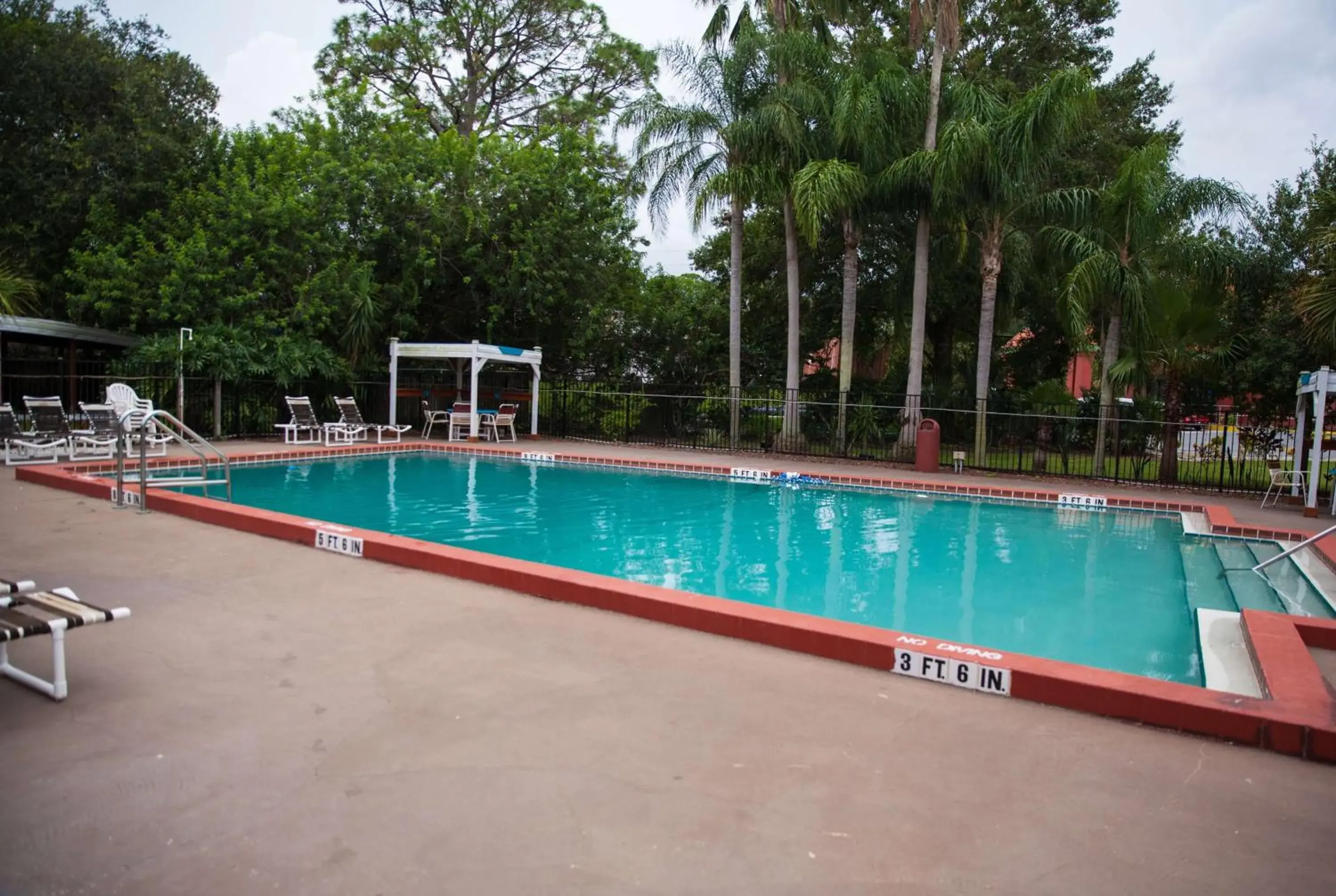 Pool view in Days Inn by Wyndham Cocoa Cruiseport West At I-95/524 Pool view in Days Inn by Wyndham Cocoa Cruiseport West At I-95/524