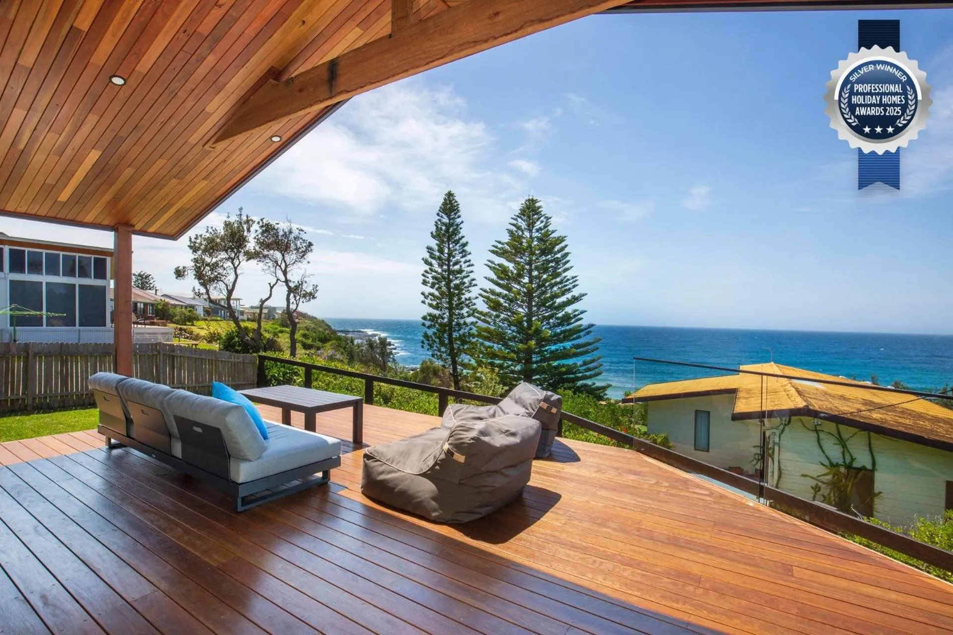 Seaview I Pet Friendly with Stunning Views I 1 Min to Beach