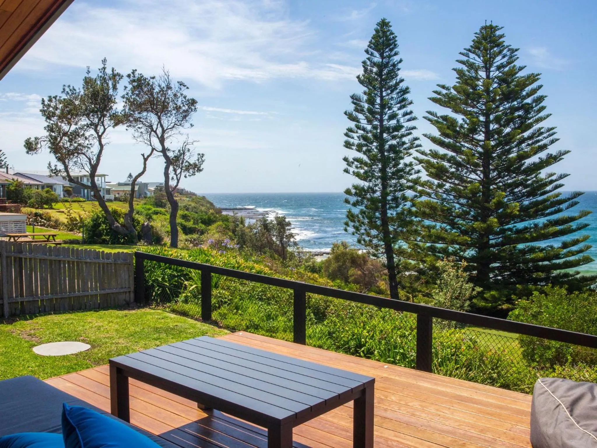 Seaview I Pet Friendly with Stunning Views I 1 Min to Beach