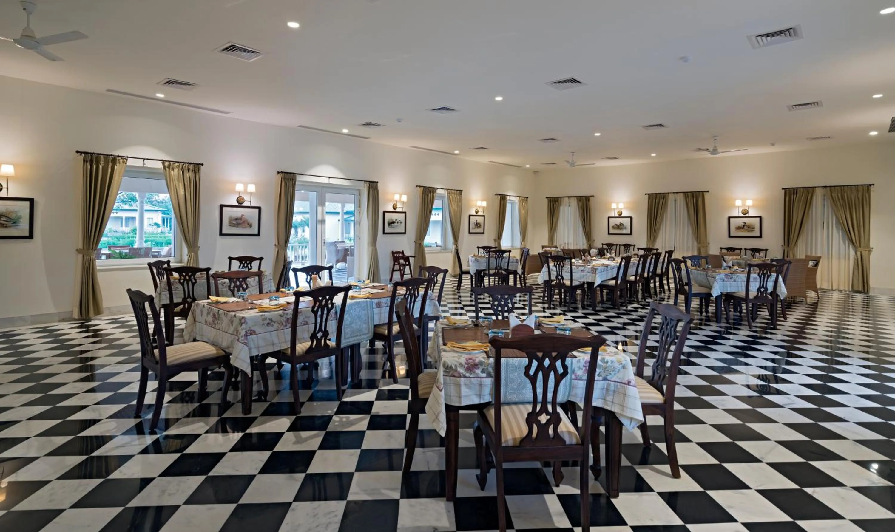 Restaurant/places to eat in Sariska Manor Luxury Cottages Tehla