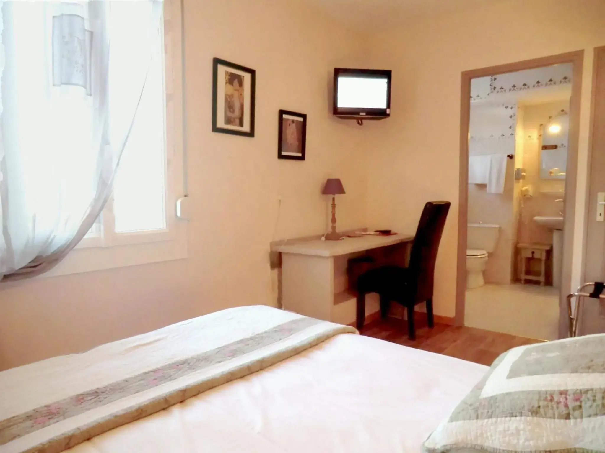 TV and multimedia, Bed in Hôtel du Parc, Avignon Est, The Originals City, TV and multimedia, Bed in Hôtel du Parc, Avignon Est, The Originals City,