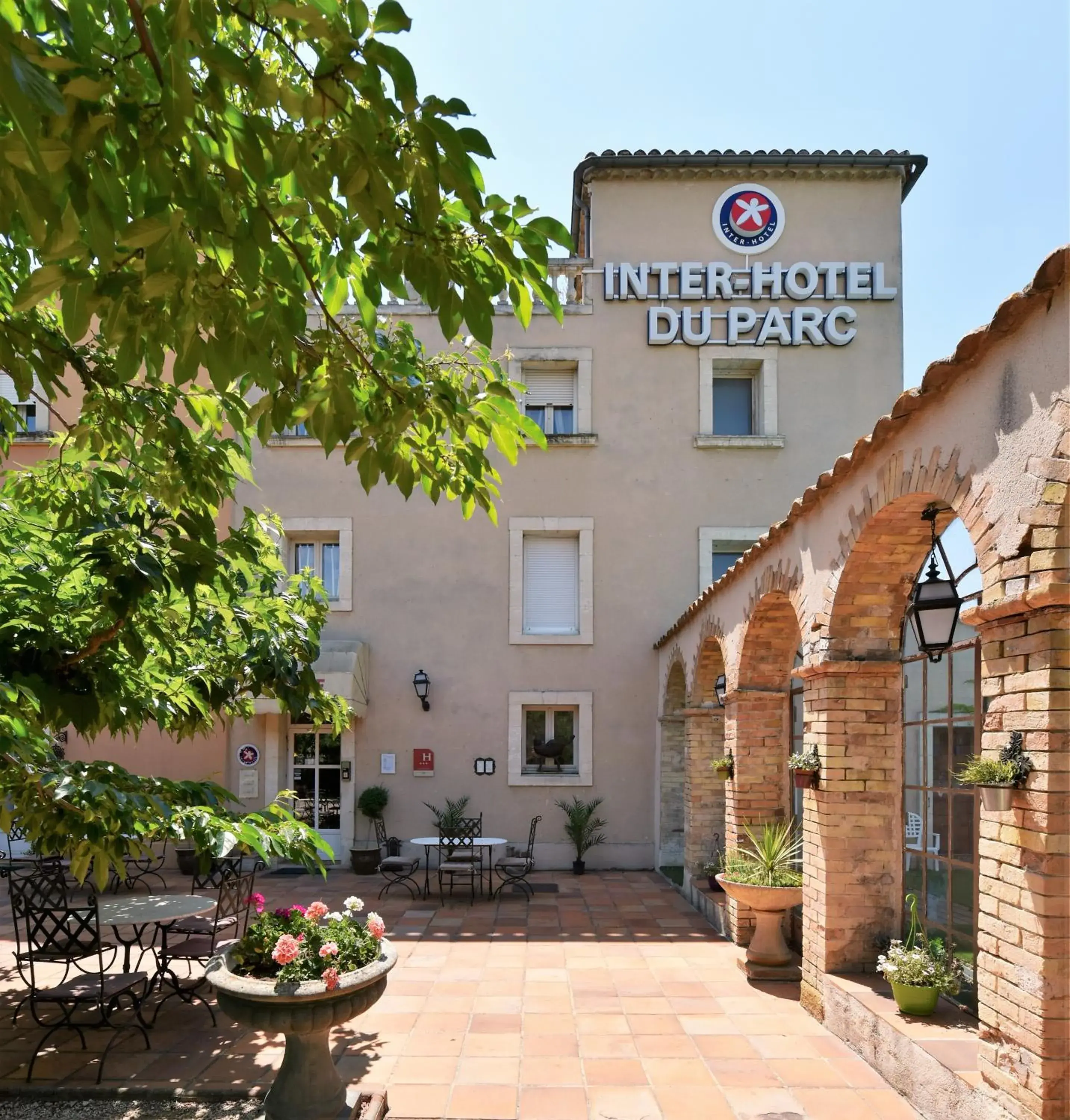 Facade/entrance in Hôtel du Parc, Avignon Est, The Originals City, Facade/entrance in Hôtel du Parc, Avignon Est, The Originals City,