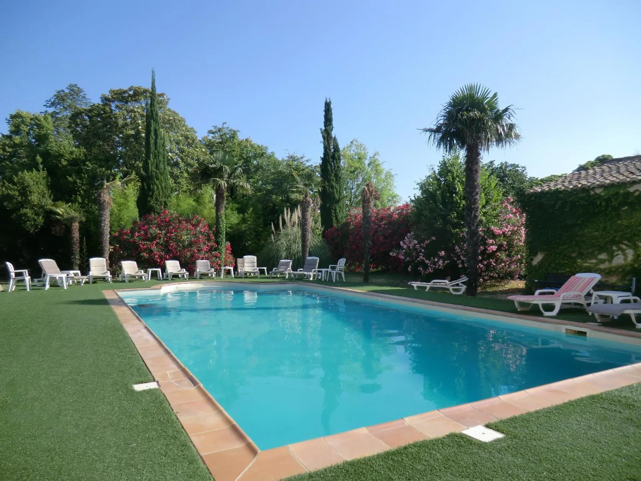 Swimming pool in Hôtel du Parc, Avignon Est, The Originals City,