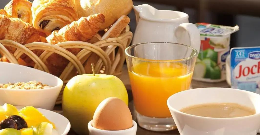 Food and drinks in Hôtel du Parc, Avignon Est, The Originals City, Food and drinks in Hôtel du Parc, Avignon Est, The Originals City,