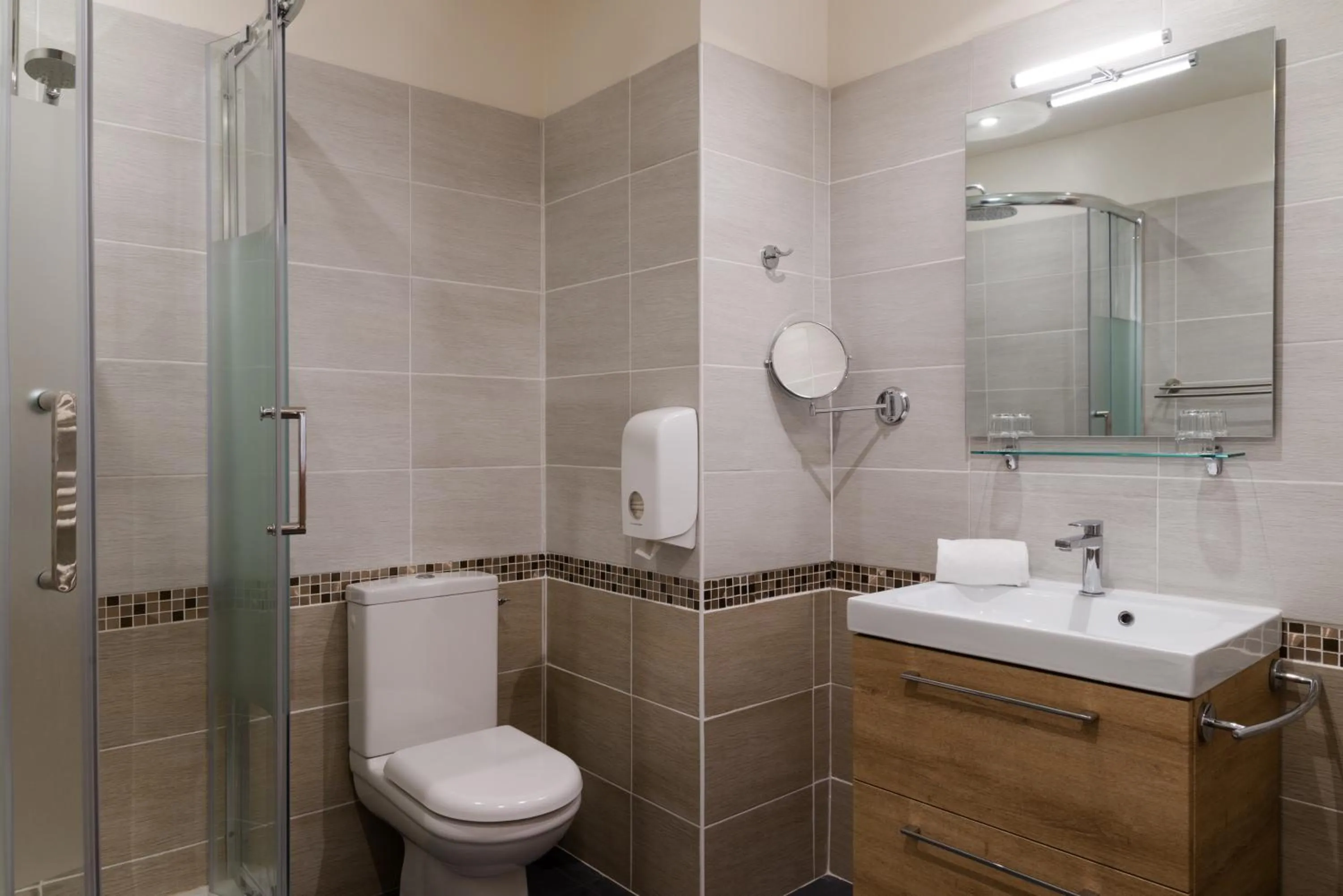 Bathroom in Hôtel du Parc, Avignon Est, The Originals City,