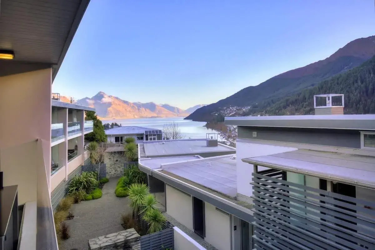 Travellers Oasis, Central Queenstown Travellers Oasis, Central Queenstown