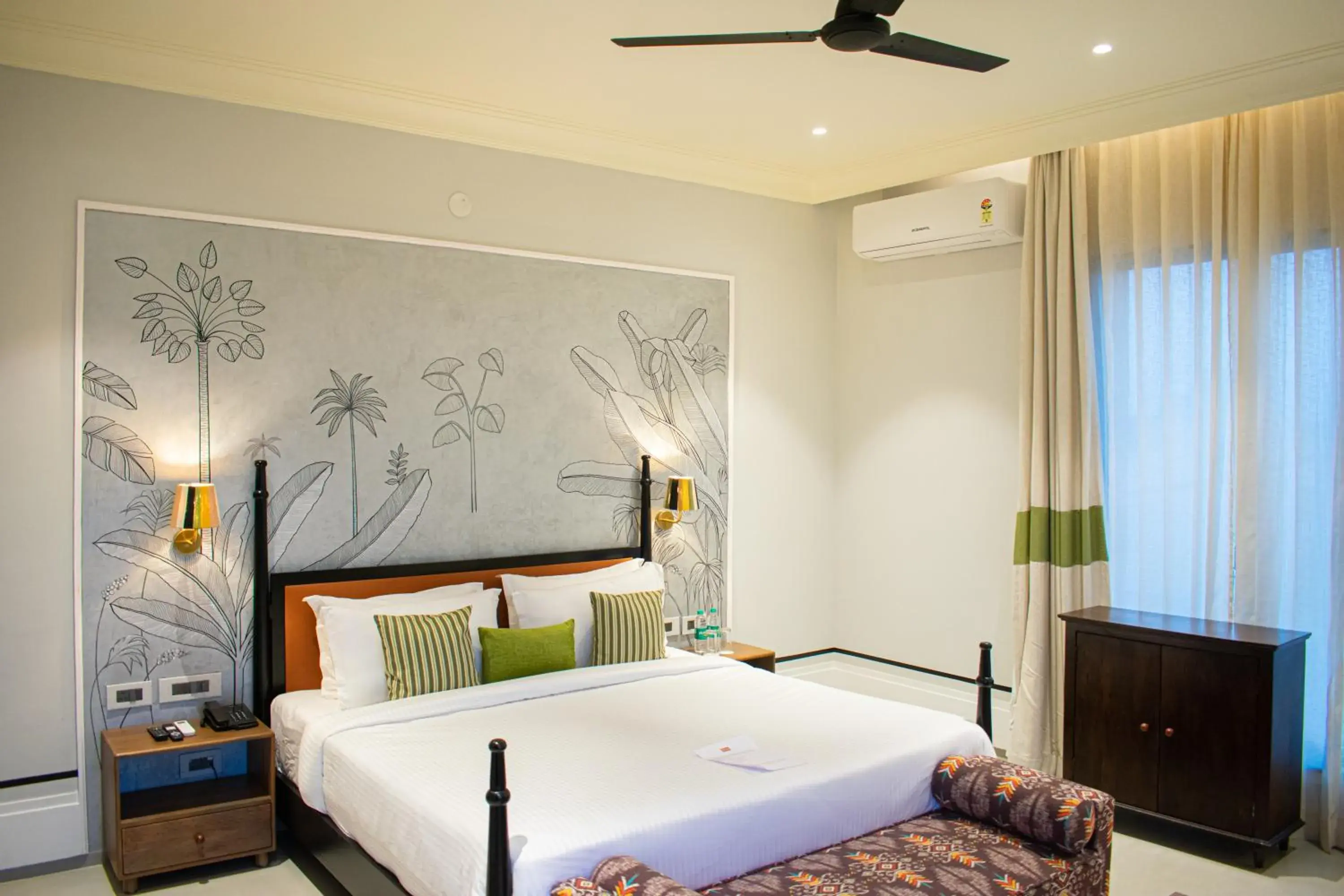 Premium Suite With Balcony - 20% off on Lunch in The Sierra - By The Lake Premium Suite With Balcony - 20% off on Lunch in The Sierra - By The Lake