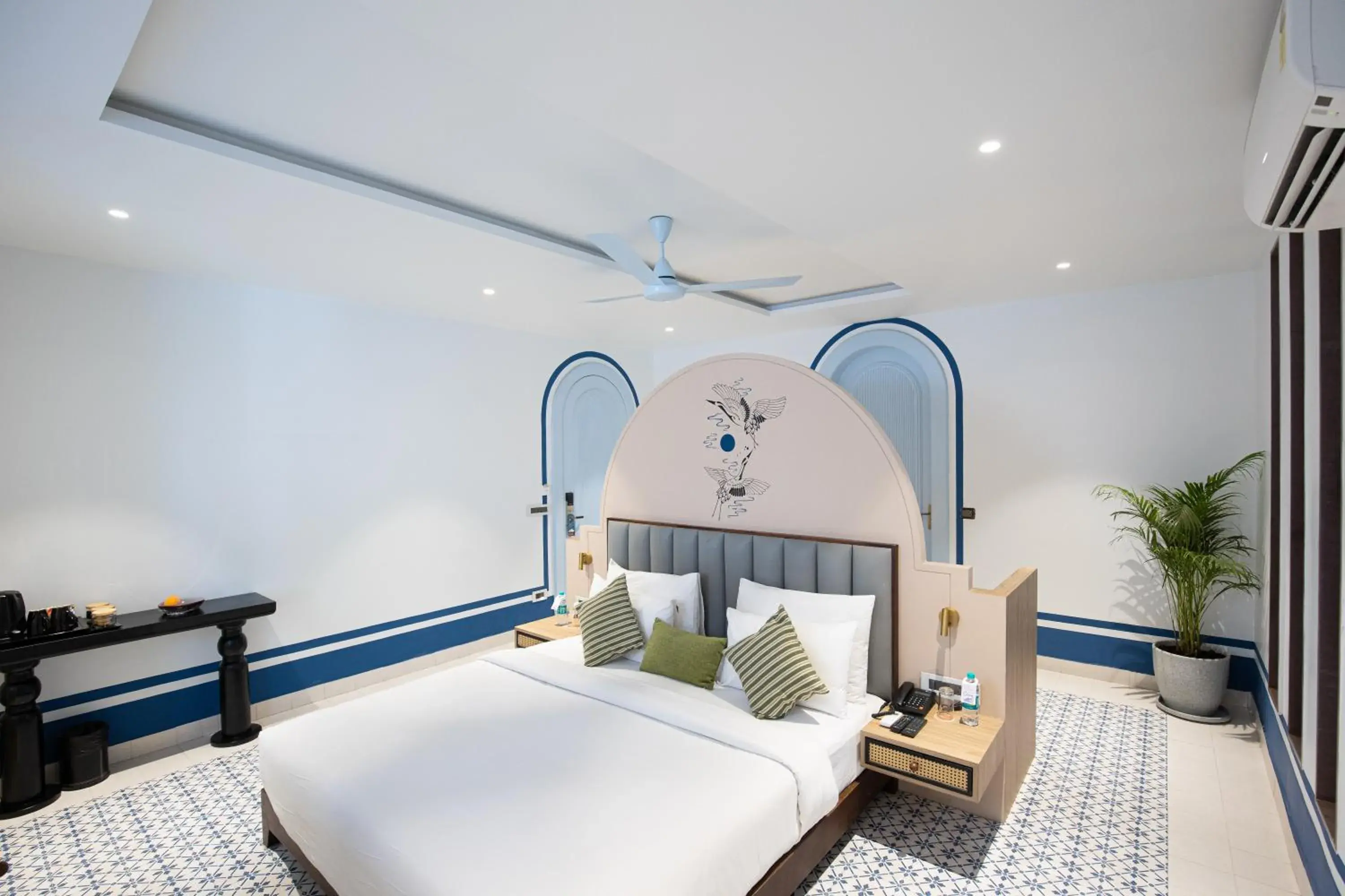 Bed in The Sierra - By The Lake Bed in The Sierra - By The Lake