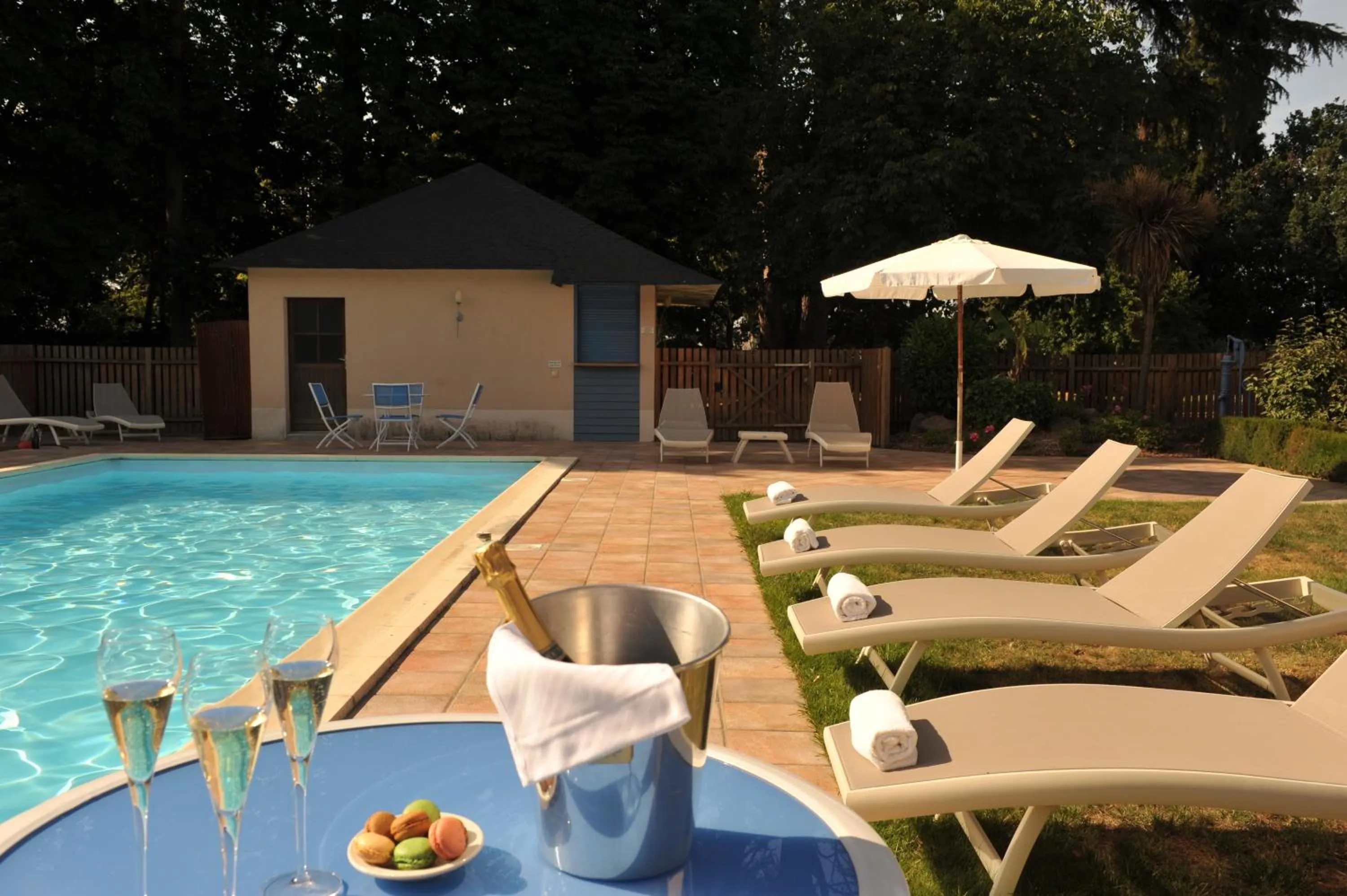 Garden in Logis Le Parc Hotel & Spa