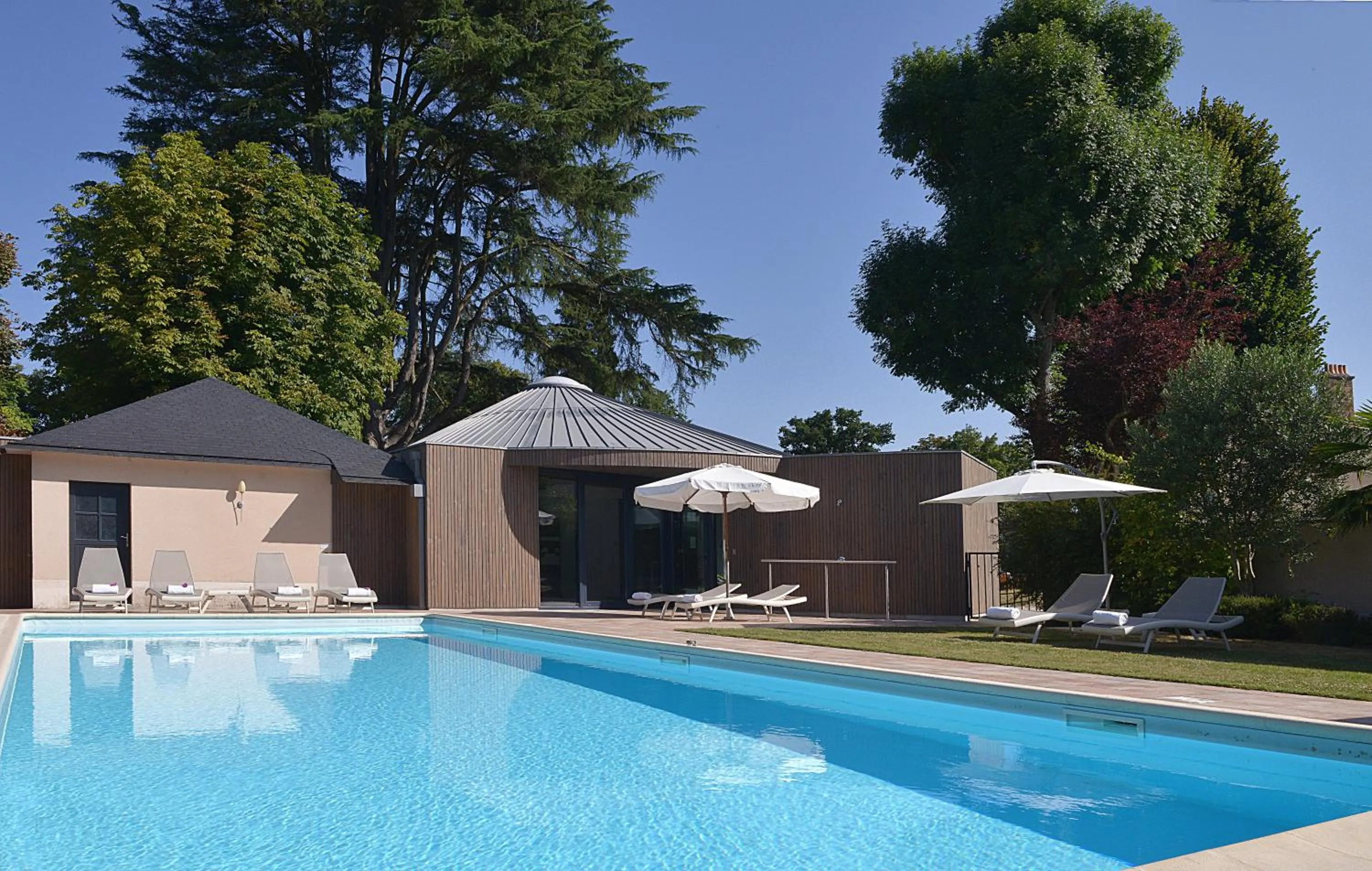 Swimming pool in Logis Le Parc Hotel & Spa
