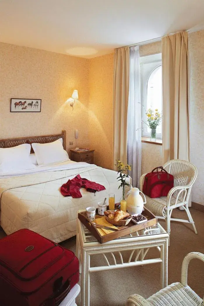 Superior Quadruple Room in Logis Le Parc Hotel & Spa Superior Quadruple Room in Logis Le Parc Hotel & Spa