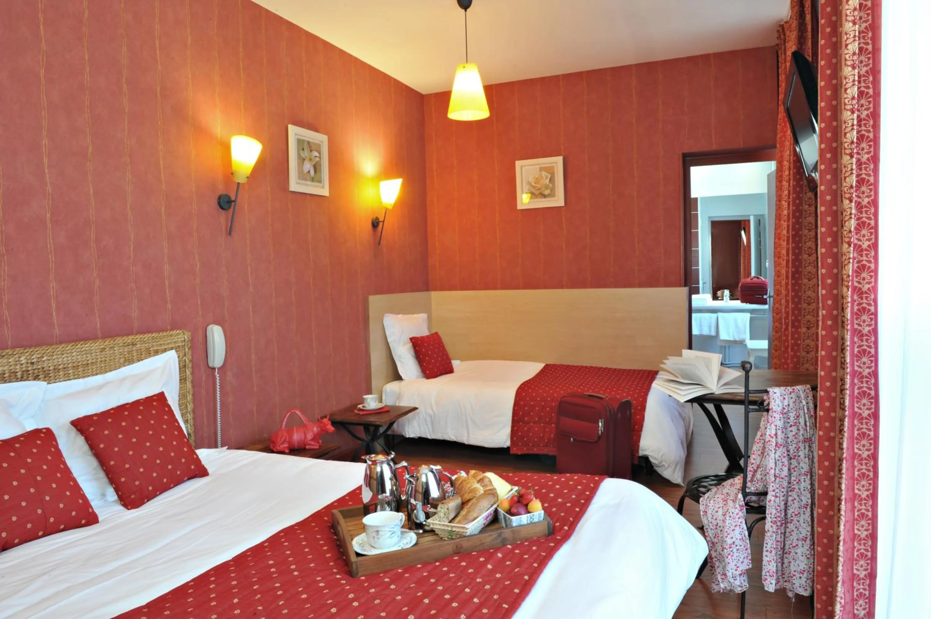 Photo of the whole room, Bed in Logis Le Parc Hotel & Spa