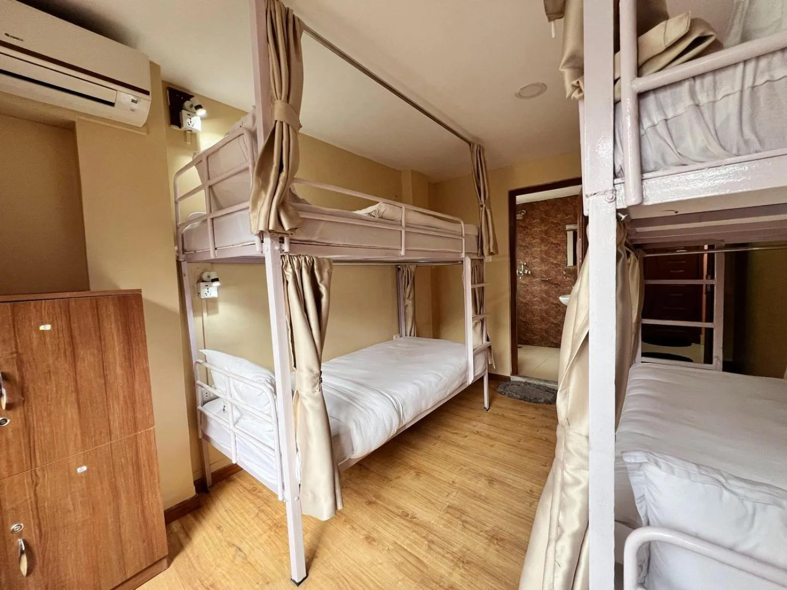 Bedroom, Bed in Holiday Hostel