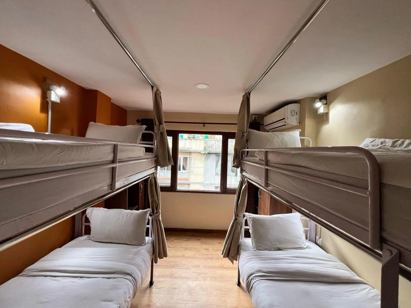 Bedroom, Bed in Holiday Hostel