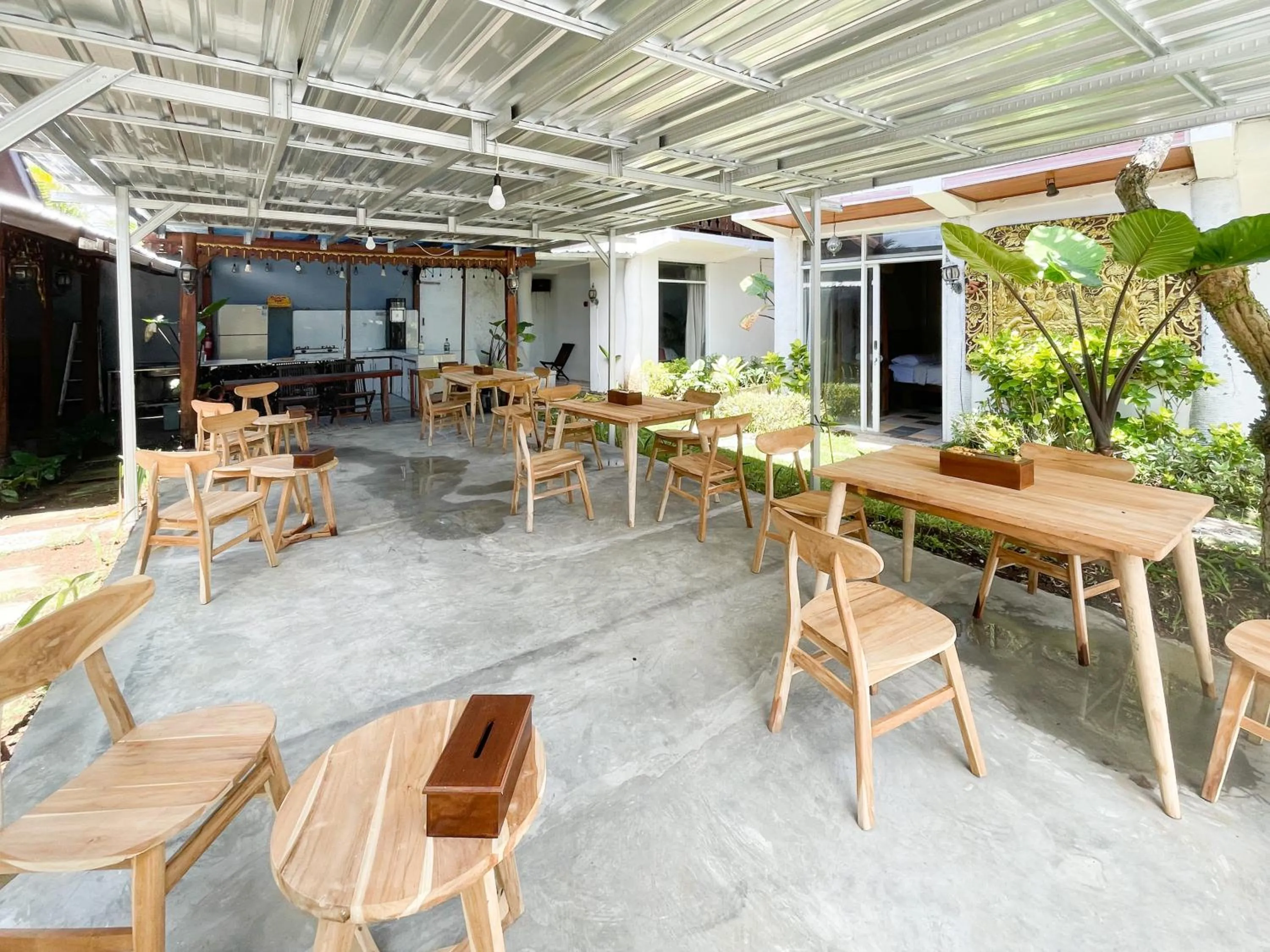 Seating area in RedDoorz at Villa Krisna Balangan Beach