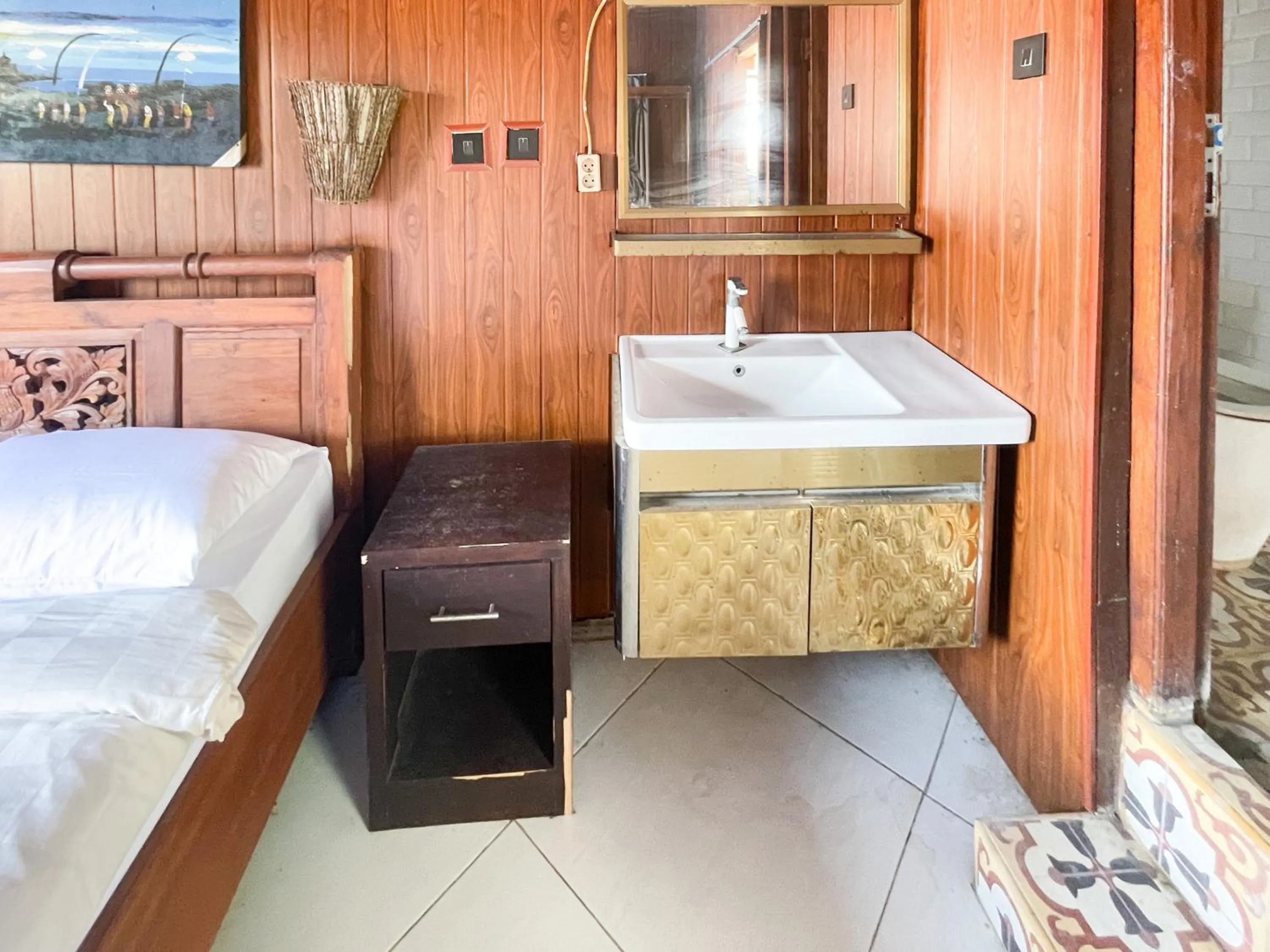 Bedroom, Bed in RedDoorz at Villa Krisna Balangan Beach