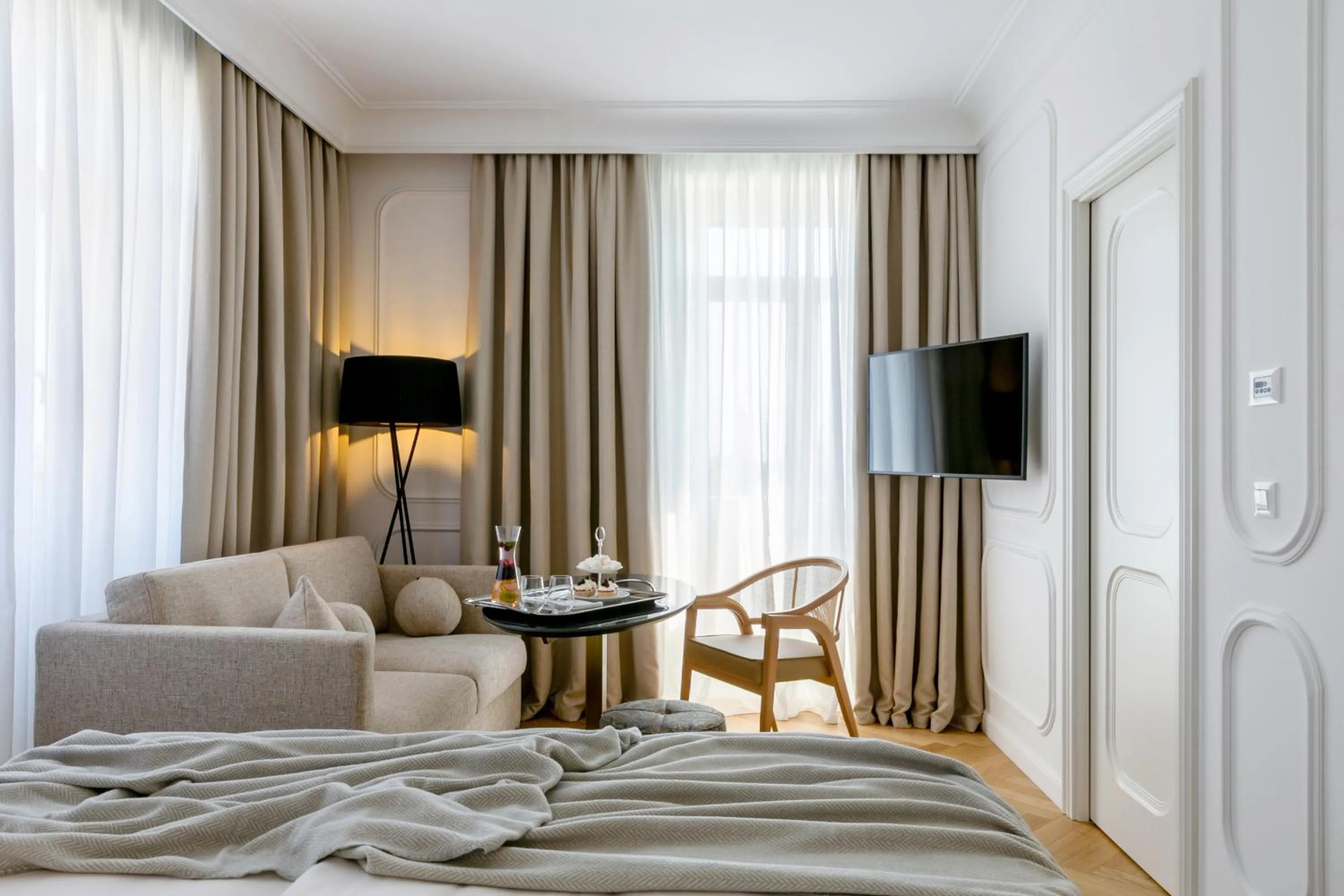 Seating area, Bed in Heritage Hotel FERMAI MGallery Split