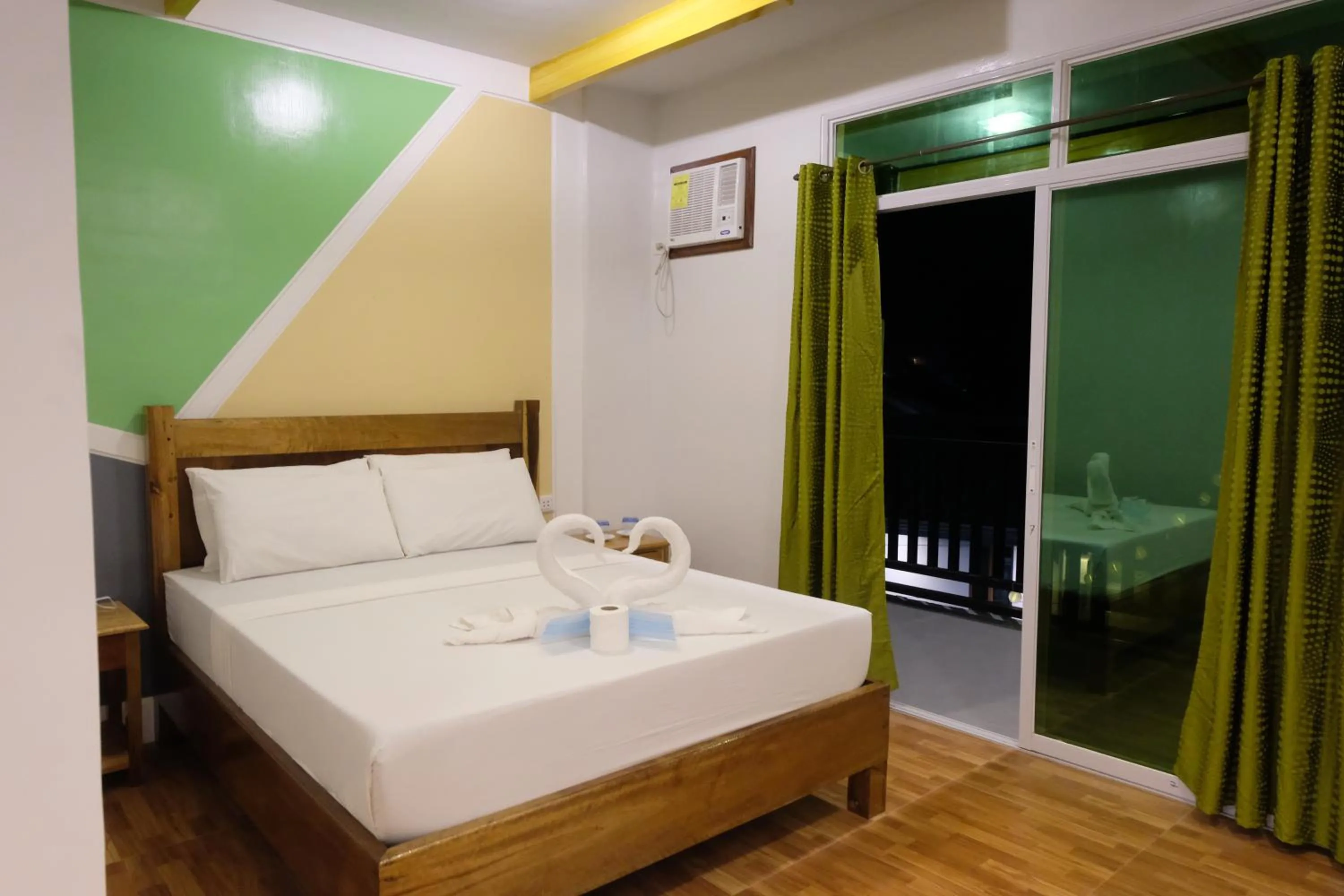 Bed in MANANQUIL TRAVEL LODGE