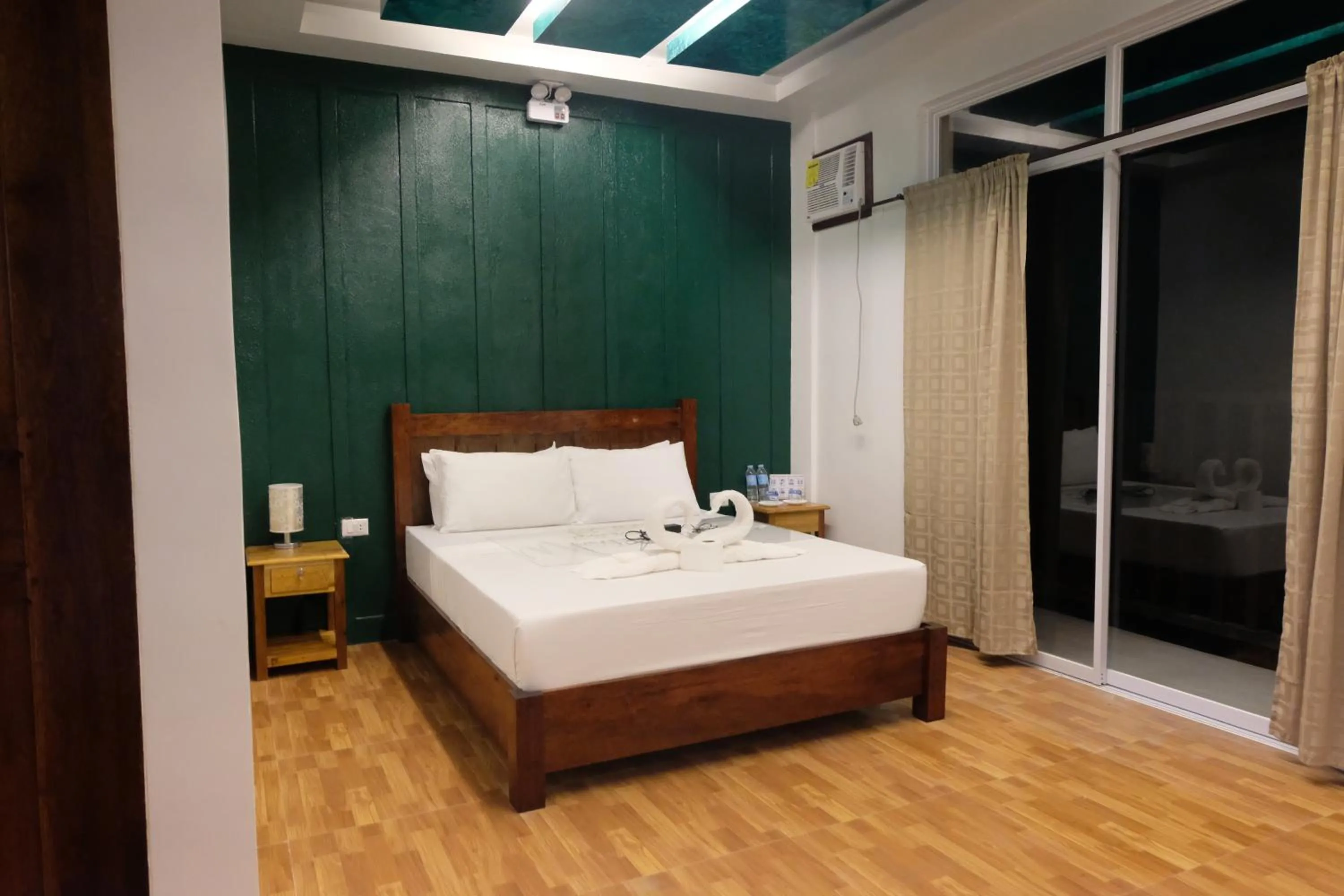 Bed in MANANQUIL TRAVEL LODGE