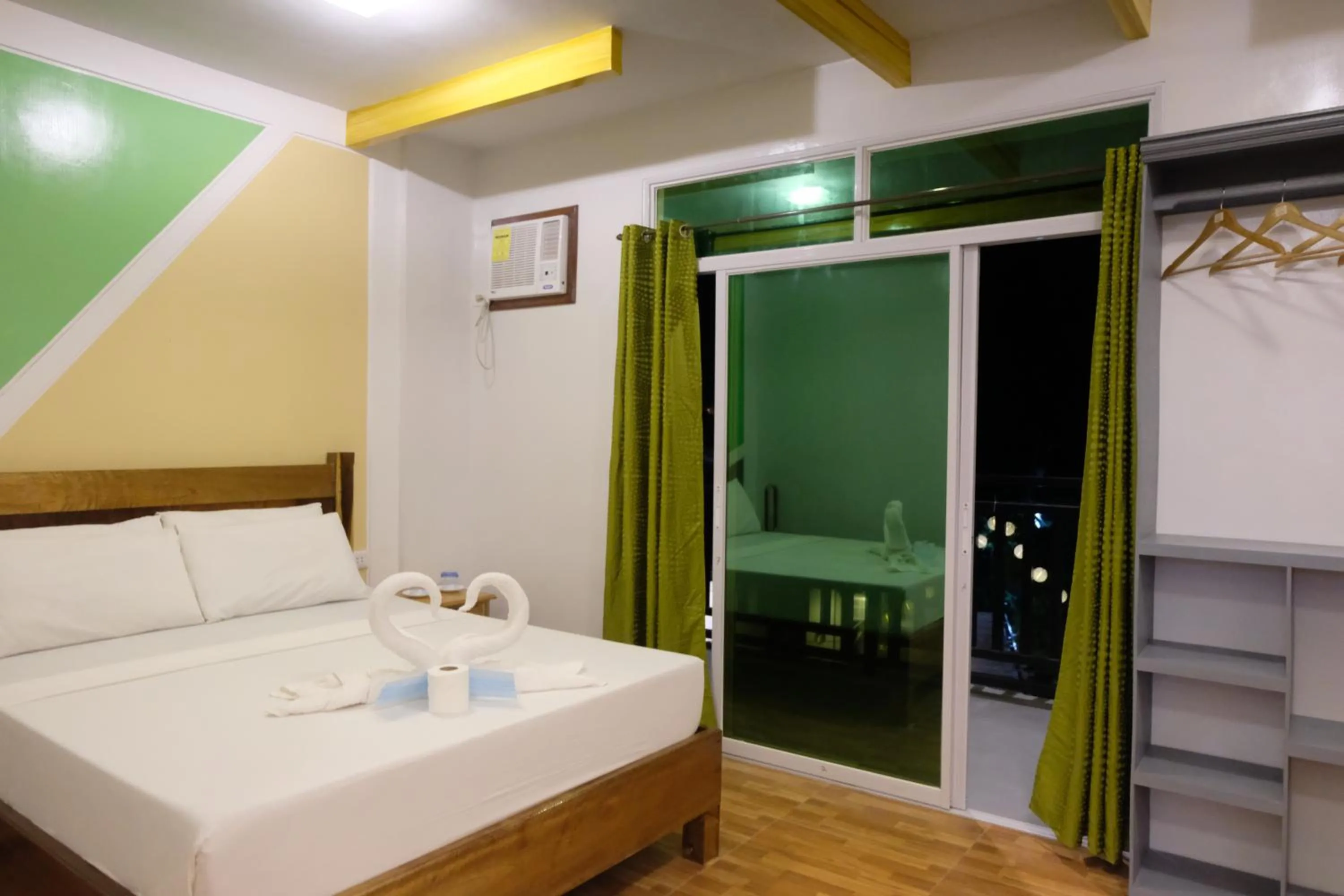 Bed in MANANQUIL TRAVEL LODGE