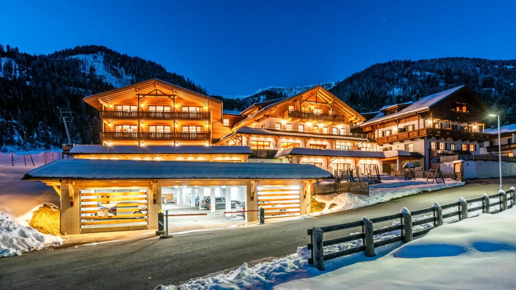 Property building in Tillga Glück - 4 stars