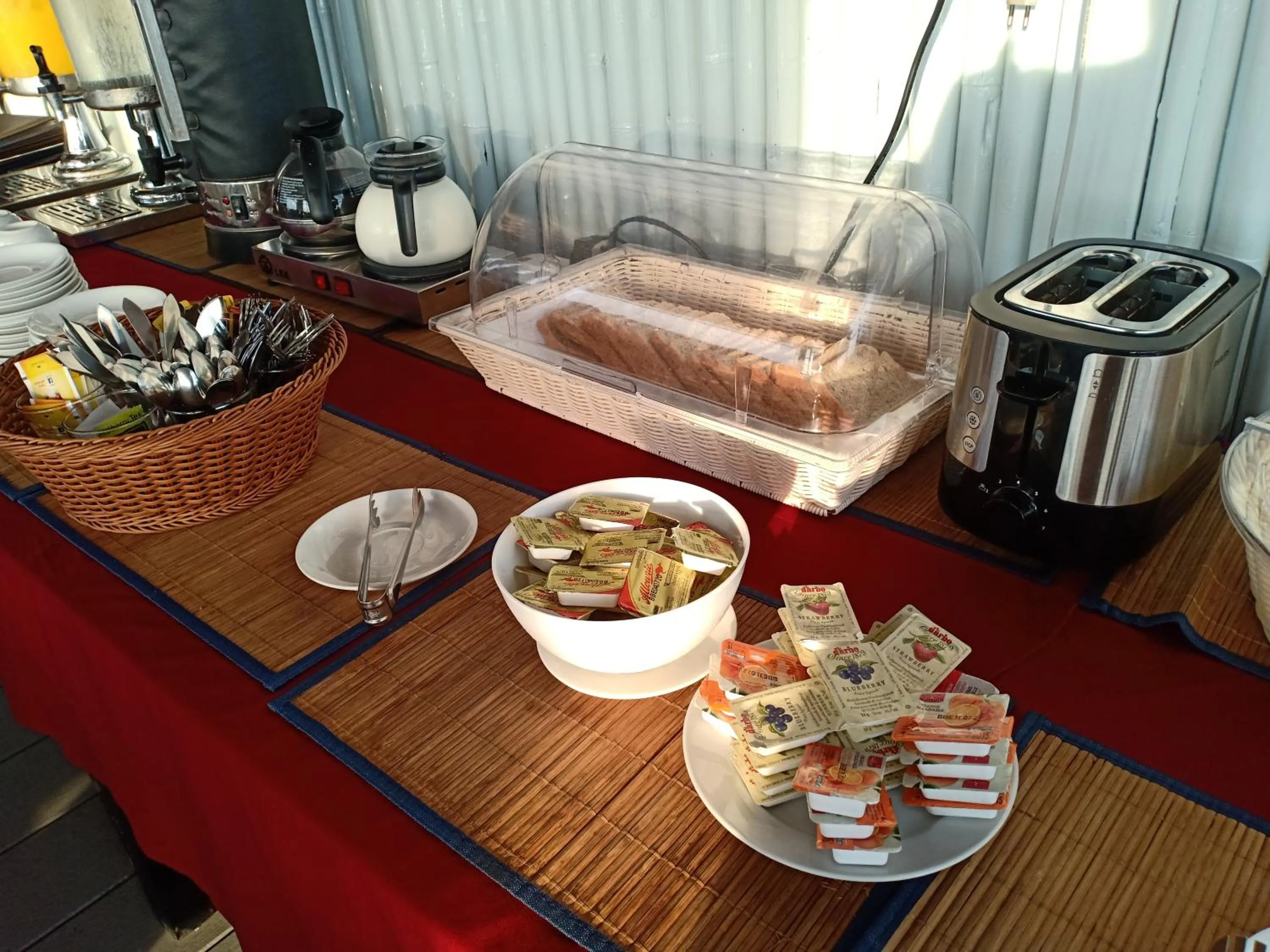 Food and drinks in Chareena Garden