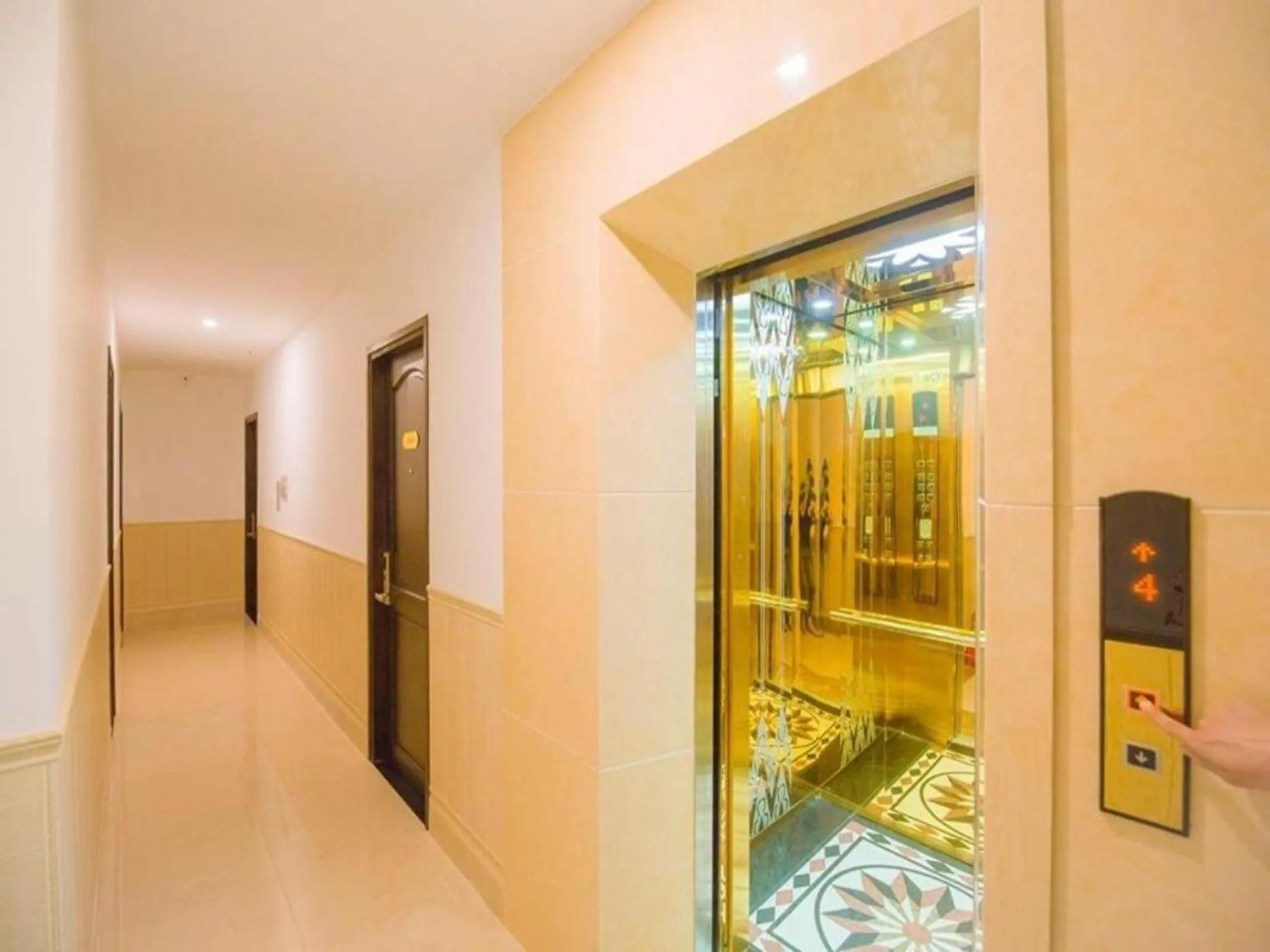 elevator in Thien Ly Hotel - Da Lat Center