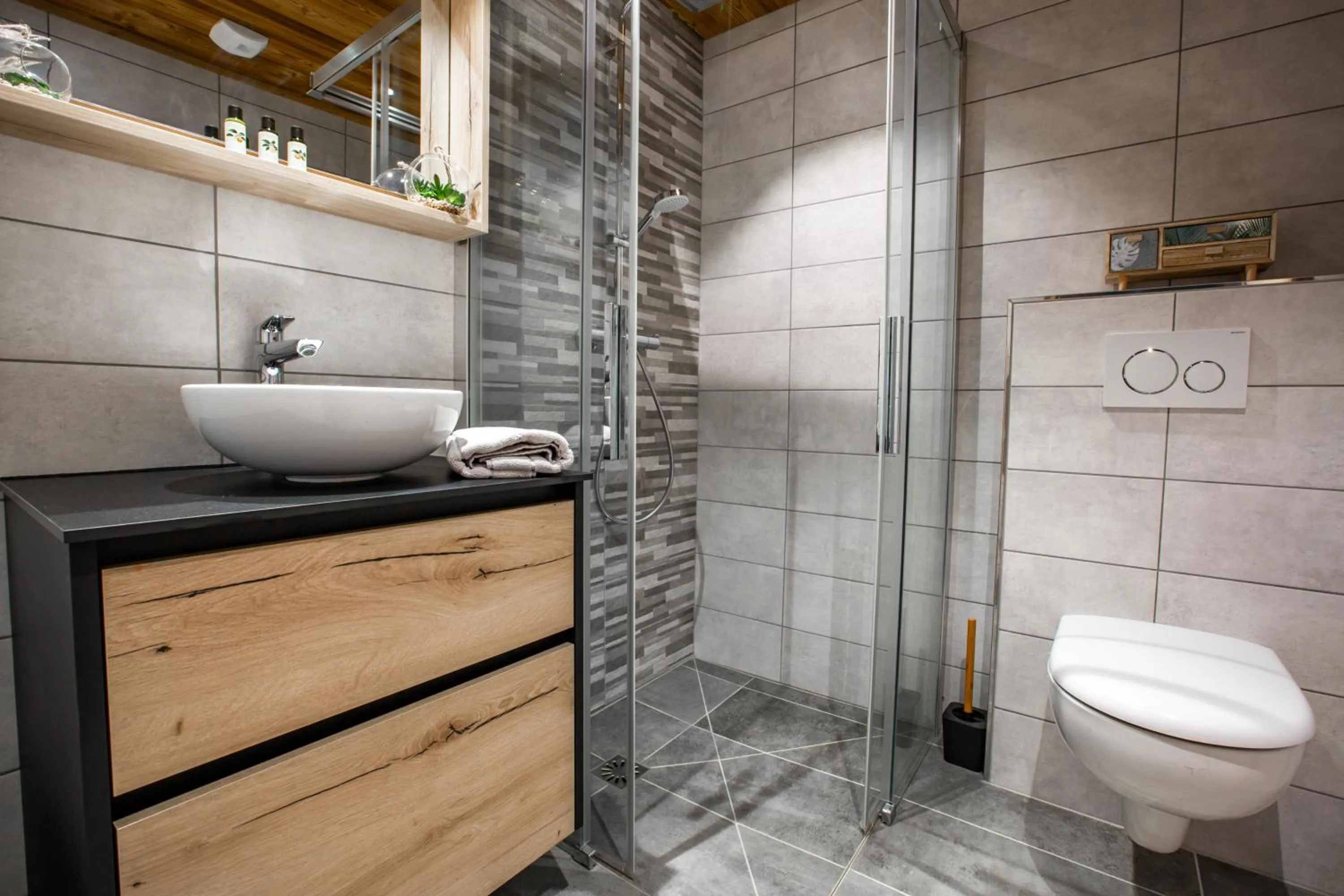 Shower in Les Mazots des Fées