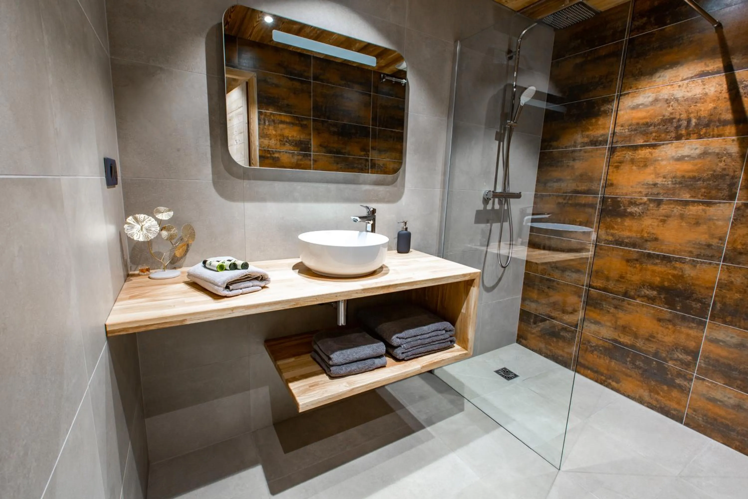 Shower in Les Mazots des Fées