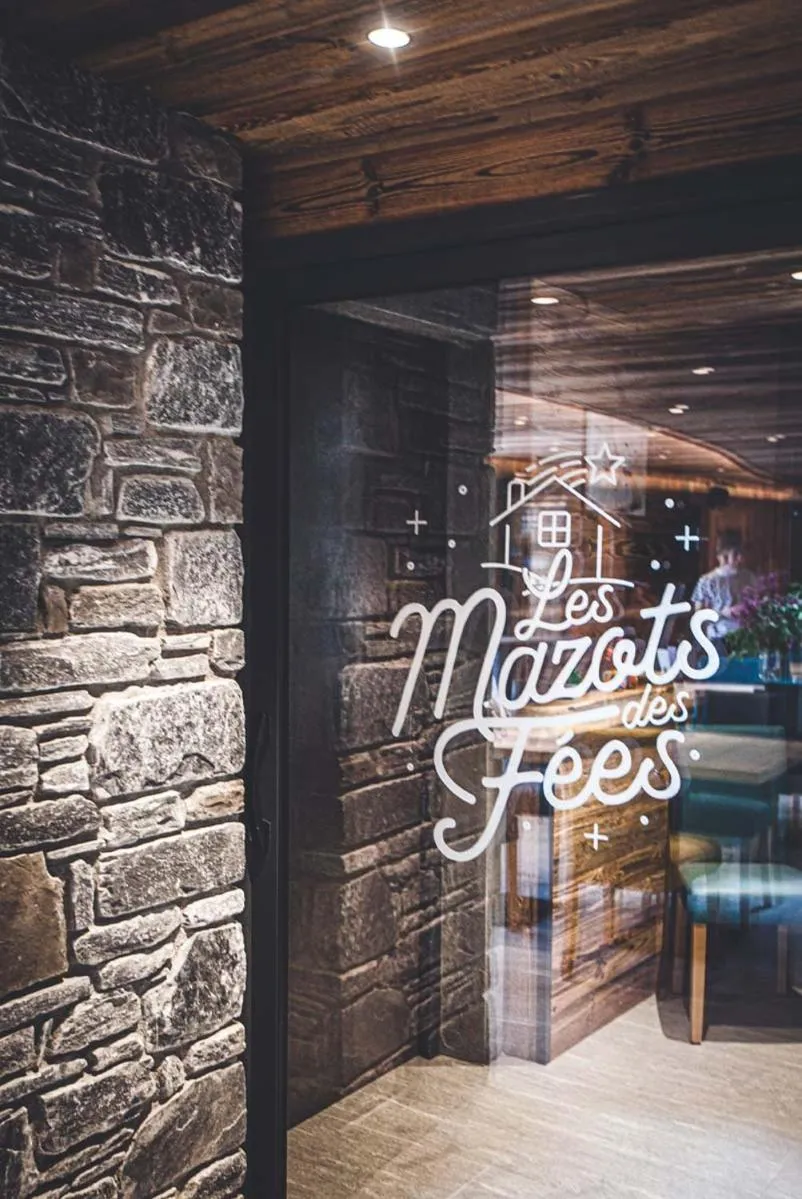 Decorative detail in Les Mazots des Fées