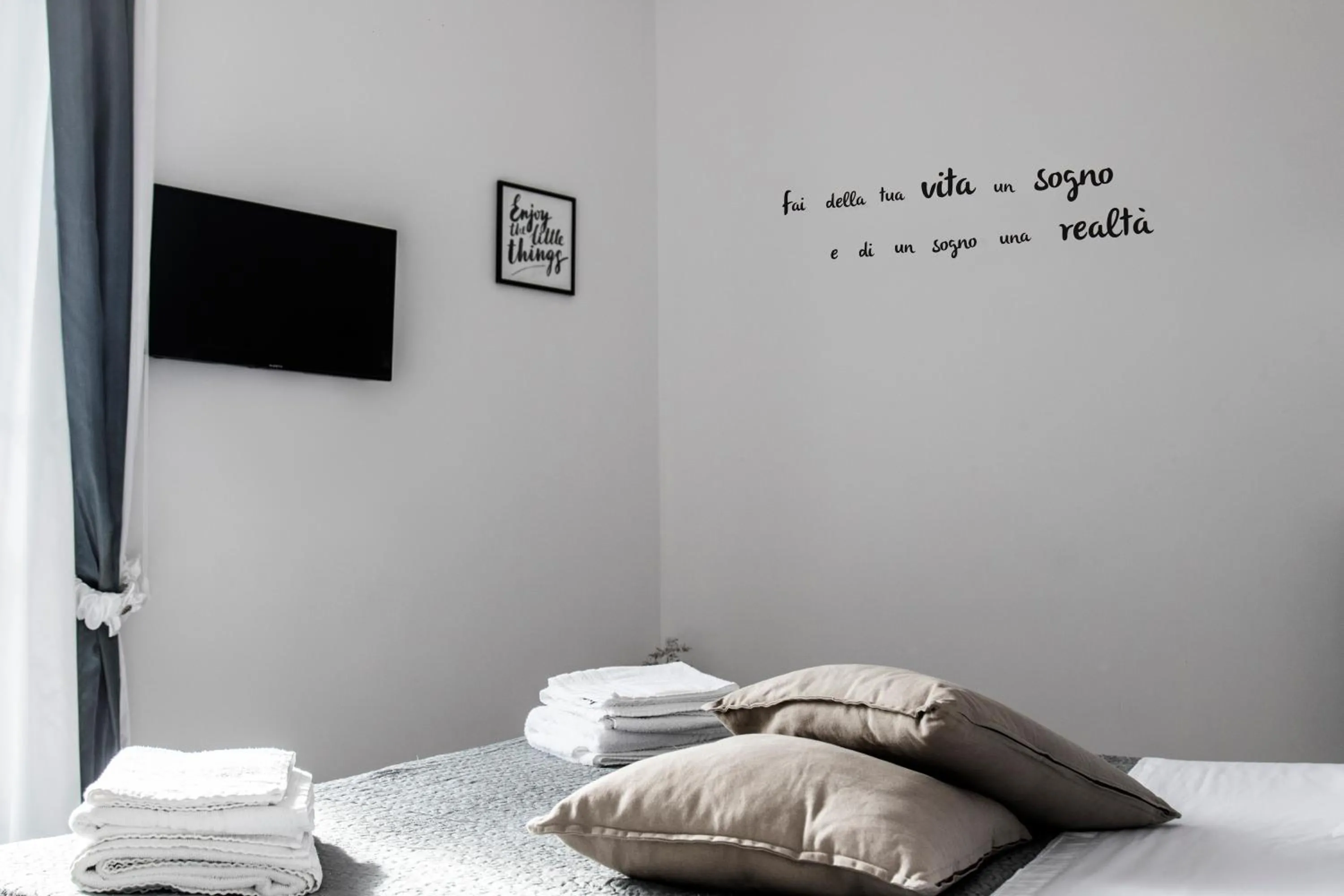 Bed in Aurora Luxury Rooms