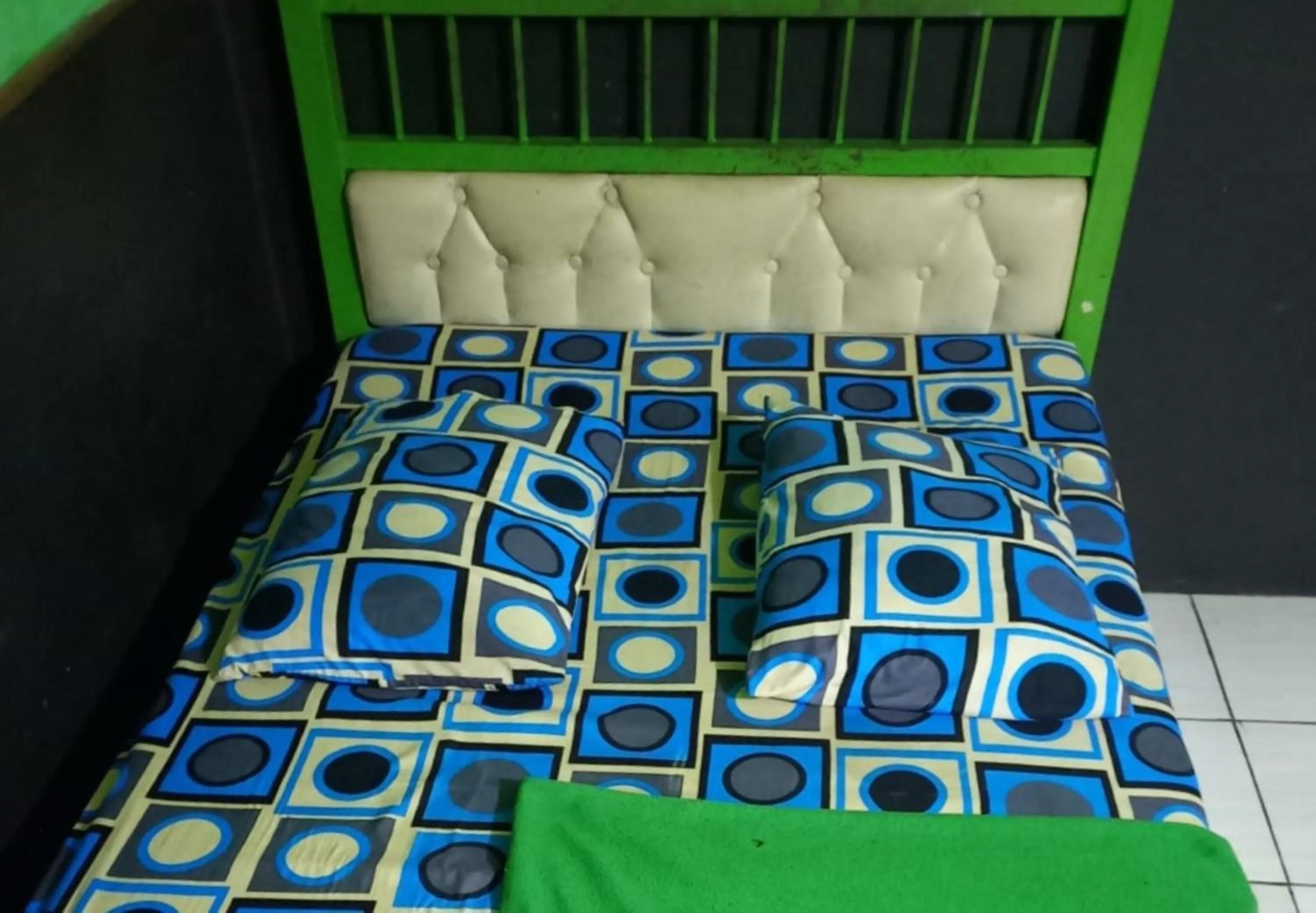 Bed in Penginapan 99