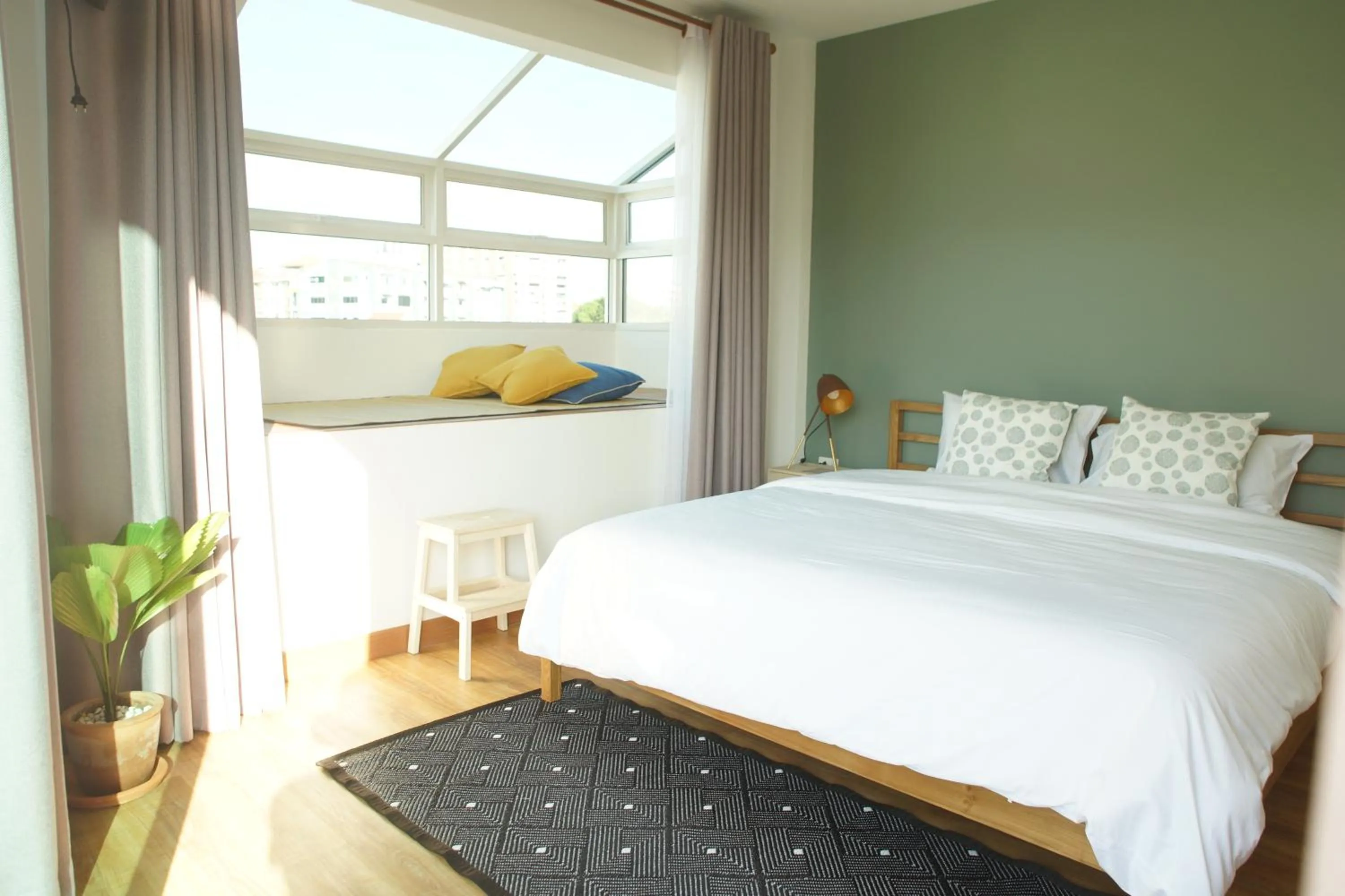 Photo of the whole room, Bed in Breadfruit